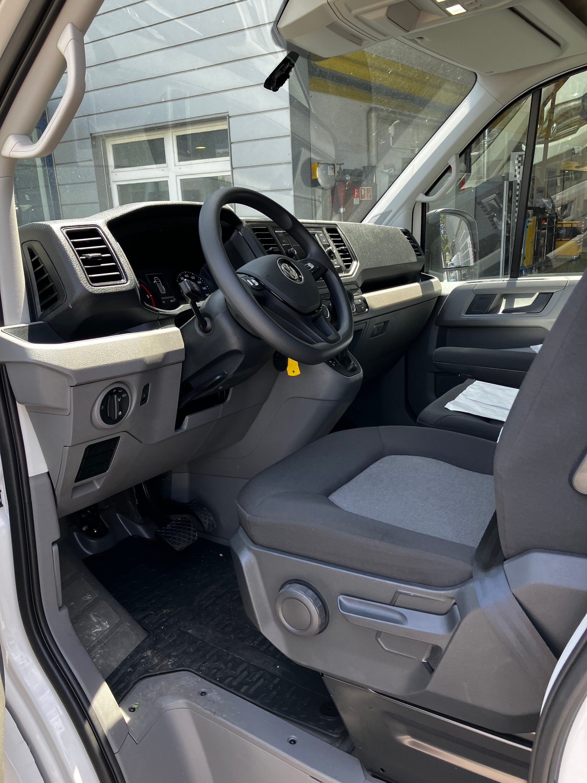 VW Crafter 35 2.0 BiTDI Entry L4 A-image-6