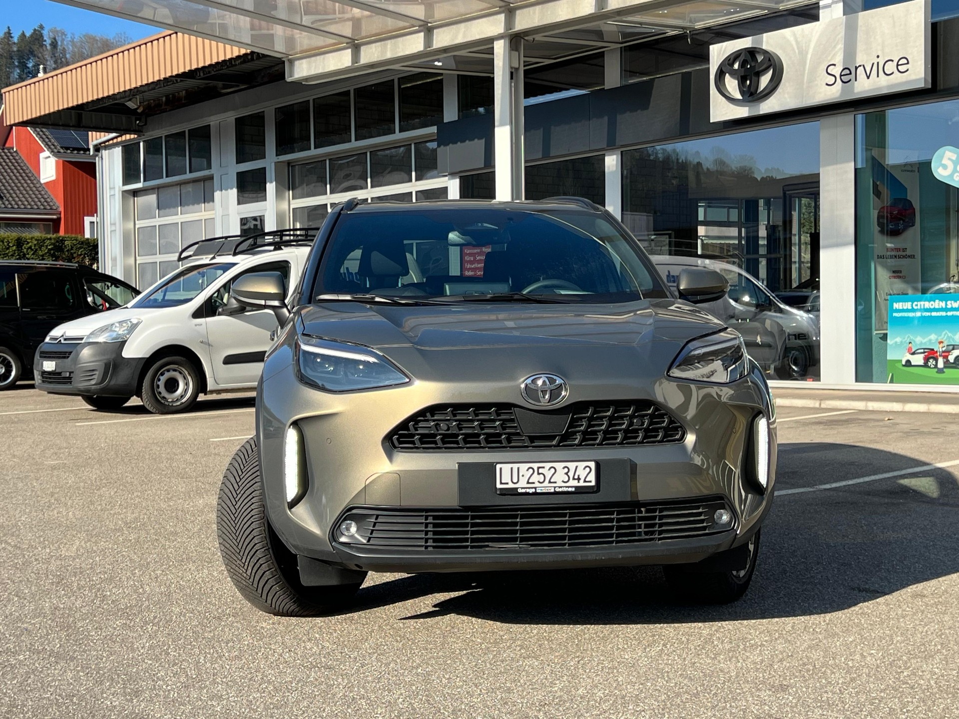 TOYOTA Yaris Cross 1.5 VVT-i HSD Trend AWD-i-image-4
