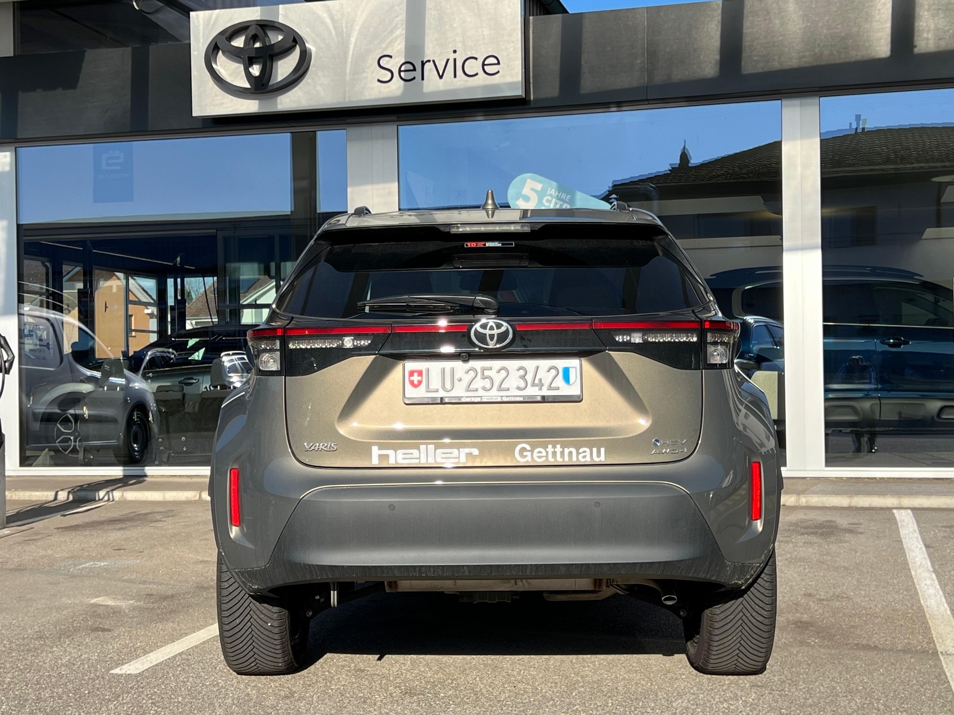 TOYOTA Yaris Cross 1.5 VVT-i HSD Trend AWD-i-image-6