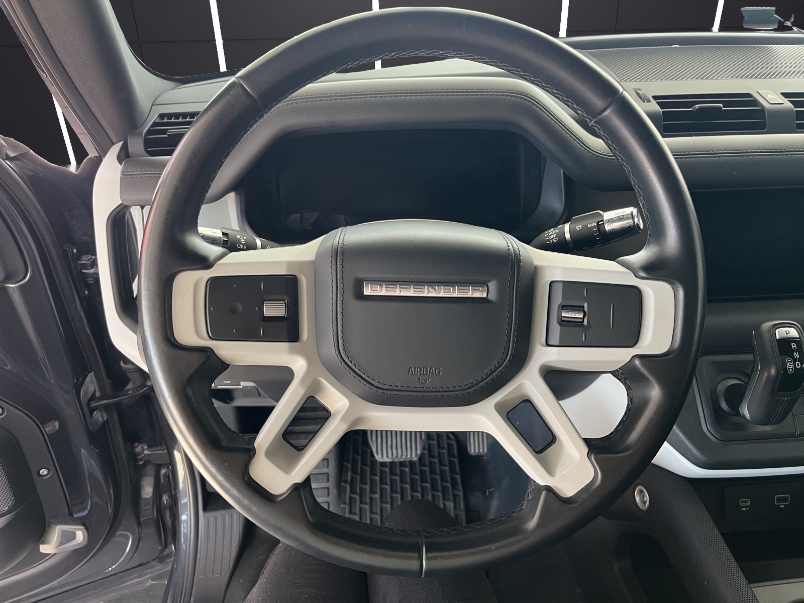 LAND ROVER Defender 90 P400 I6 X-Dynamic HSE 3.0 AT8-image-3