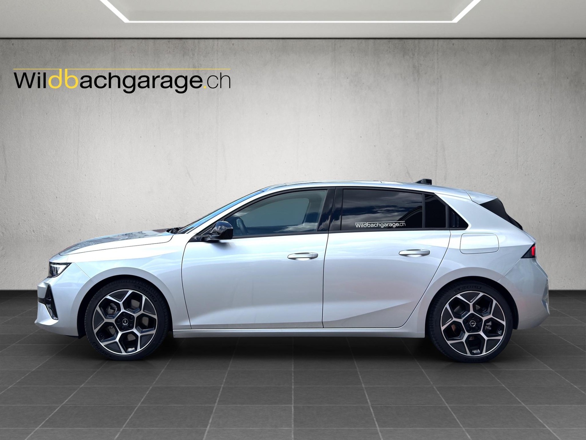 OPEL Astra 1.6 T PHEV 180 Swiss Premium-showroom-element-1