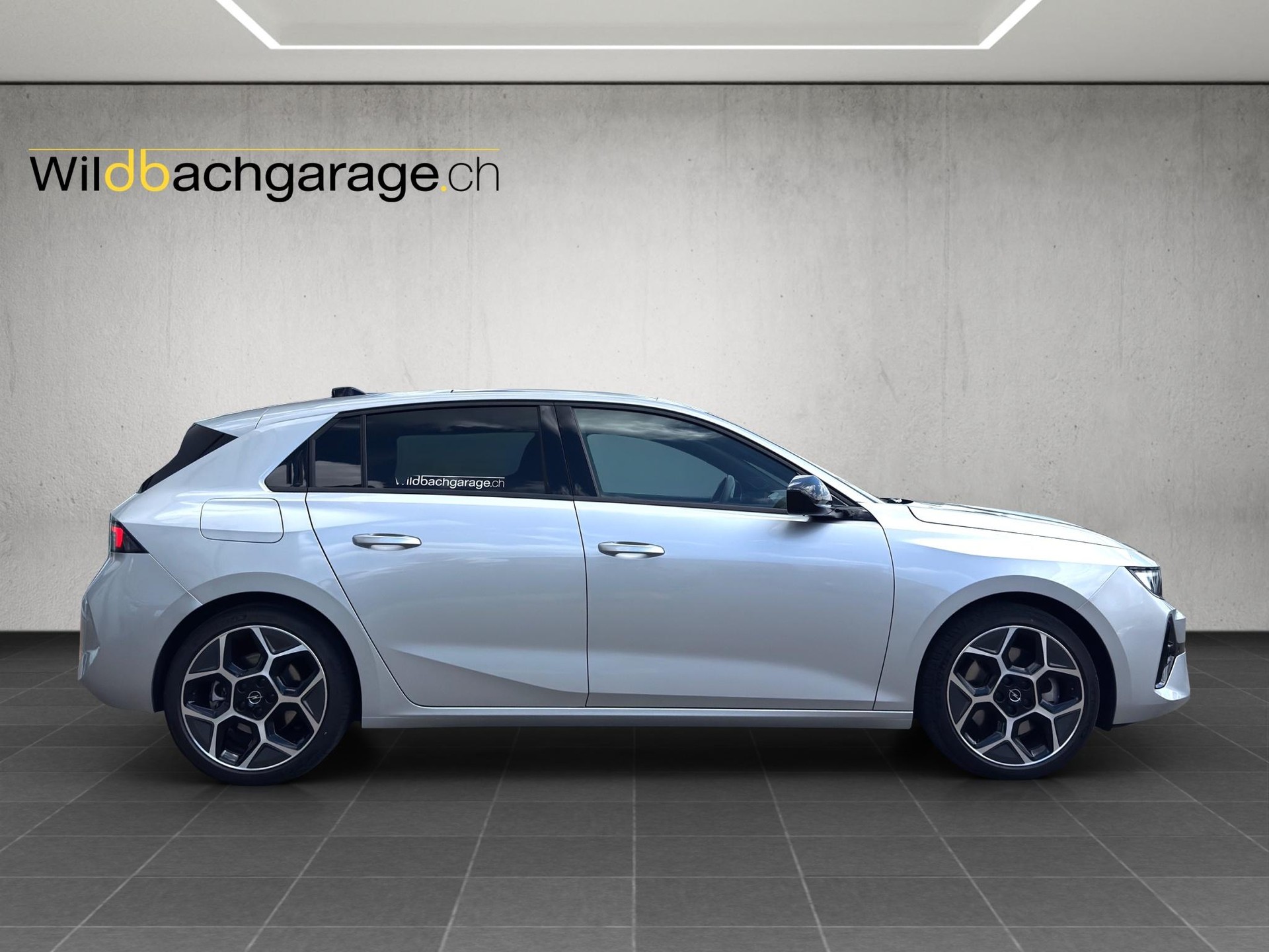 OPEL Astra 1.6 T PHEV 180 Swiss Premium-image-5