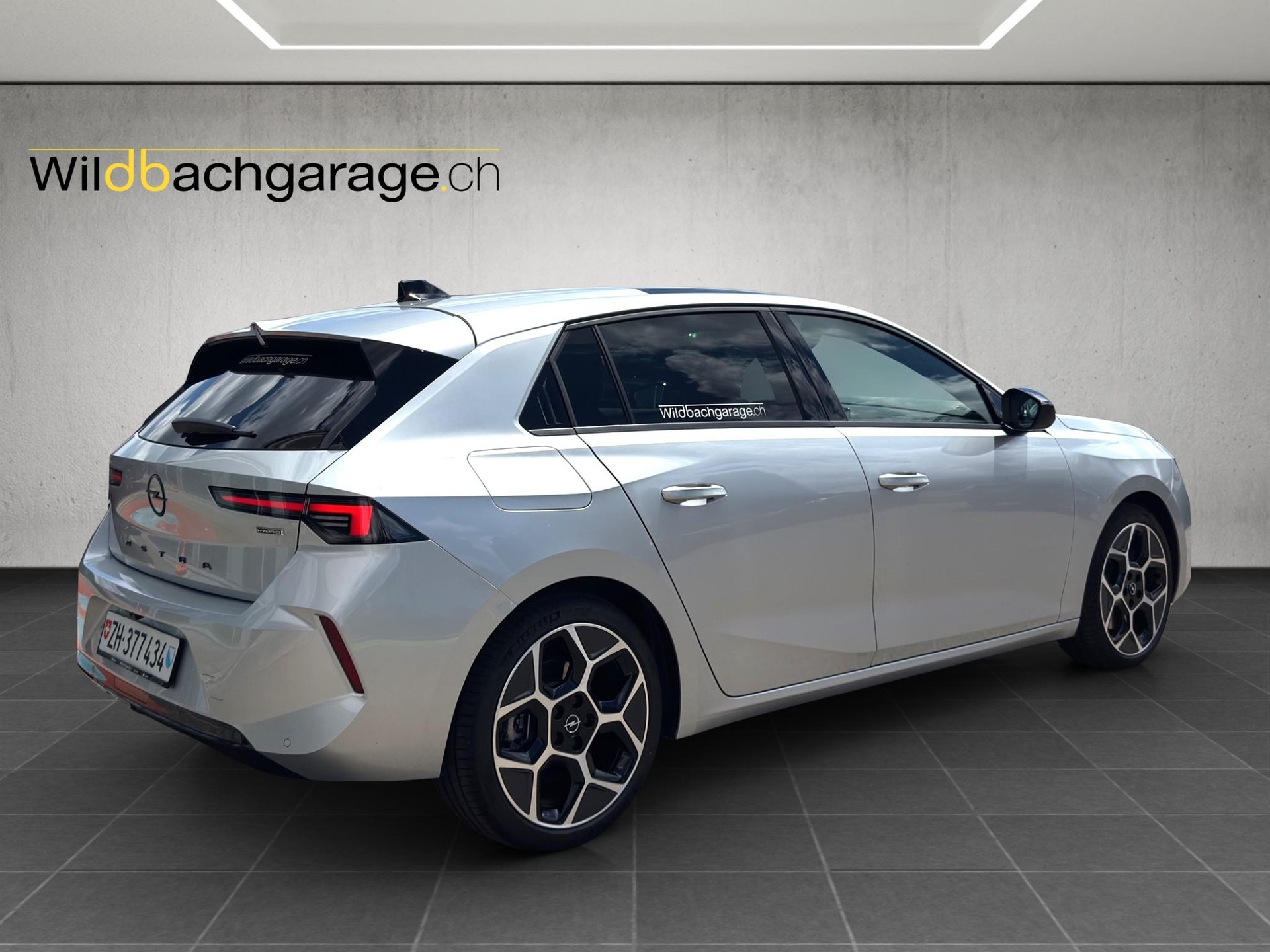 OPEL Astra 1.6 T PHEV 180 Swiss Premium-image-4