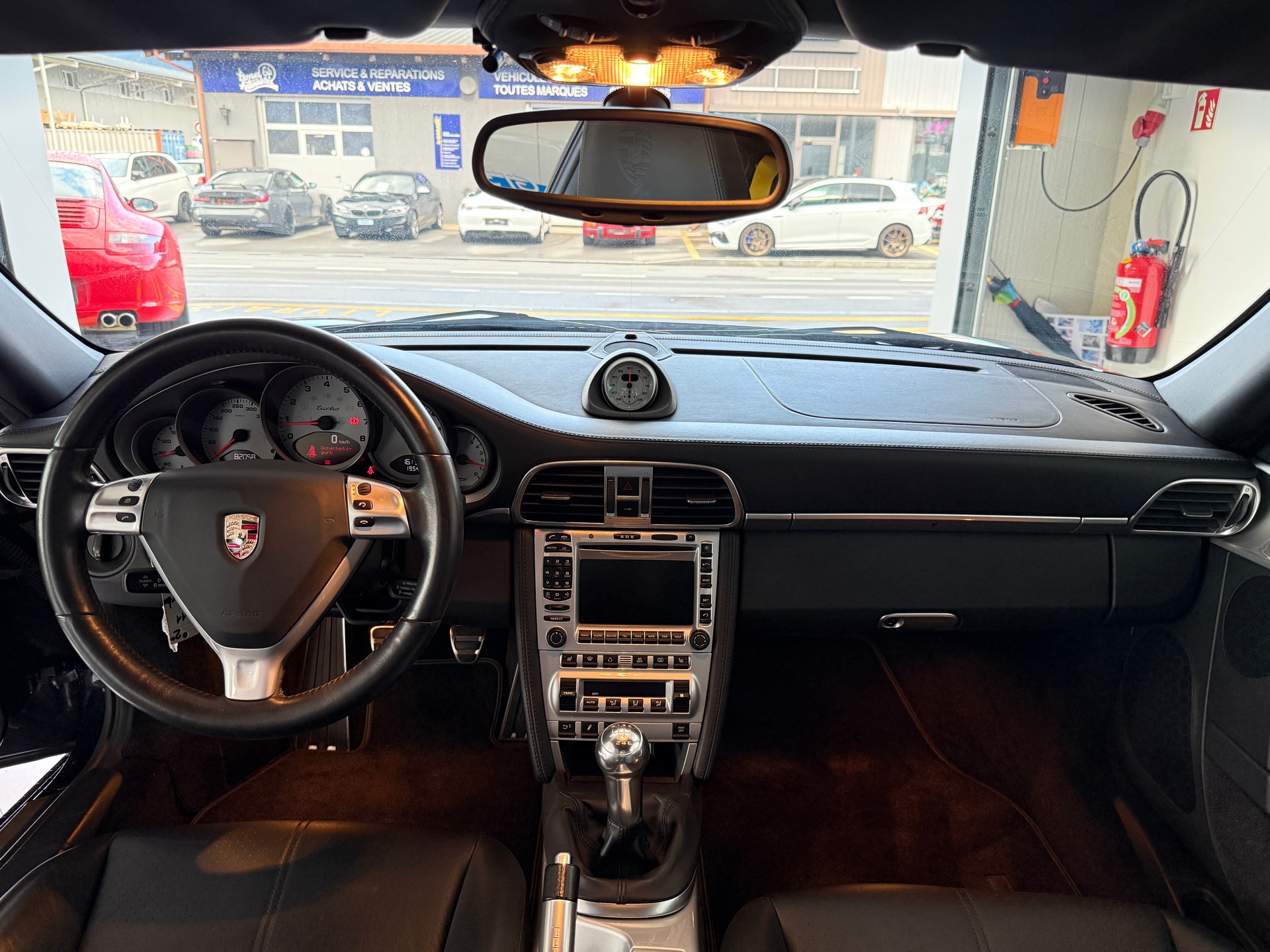 PORSCHE 911 Turbo-image-7