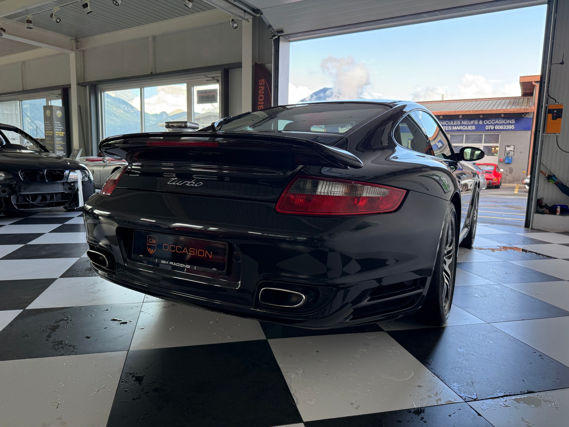 PORSCHE 911 Turbo-image-4