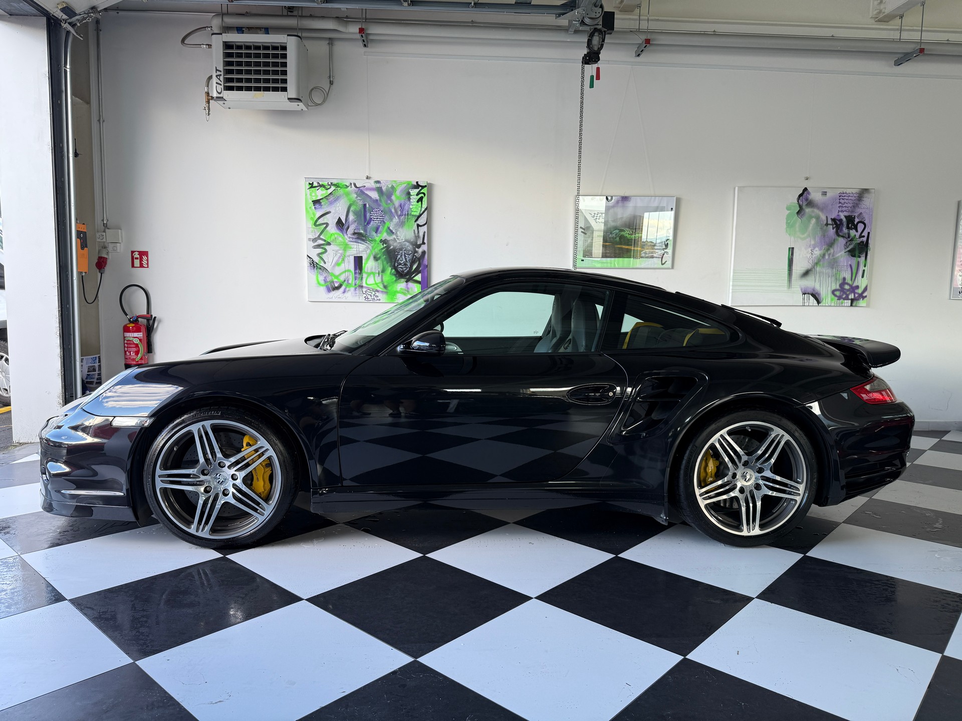 PORSCHE 911 Turbo-image-1