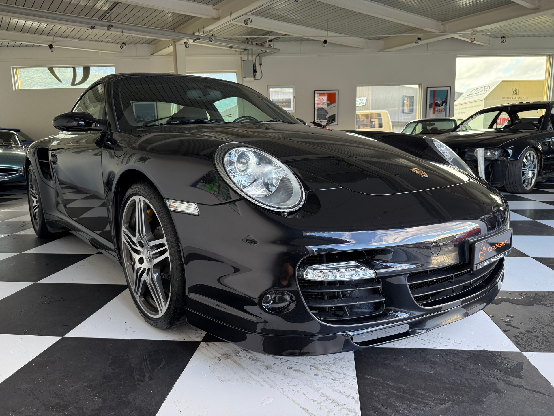 PORSCHE 911 Turbo-image-5