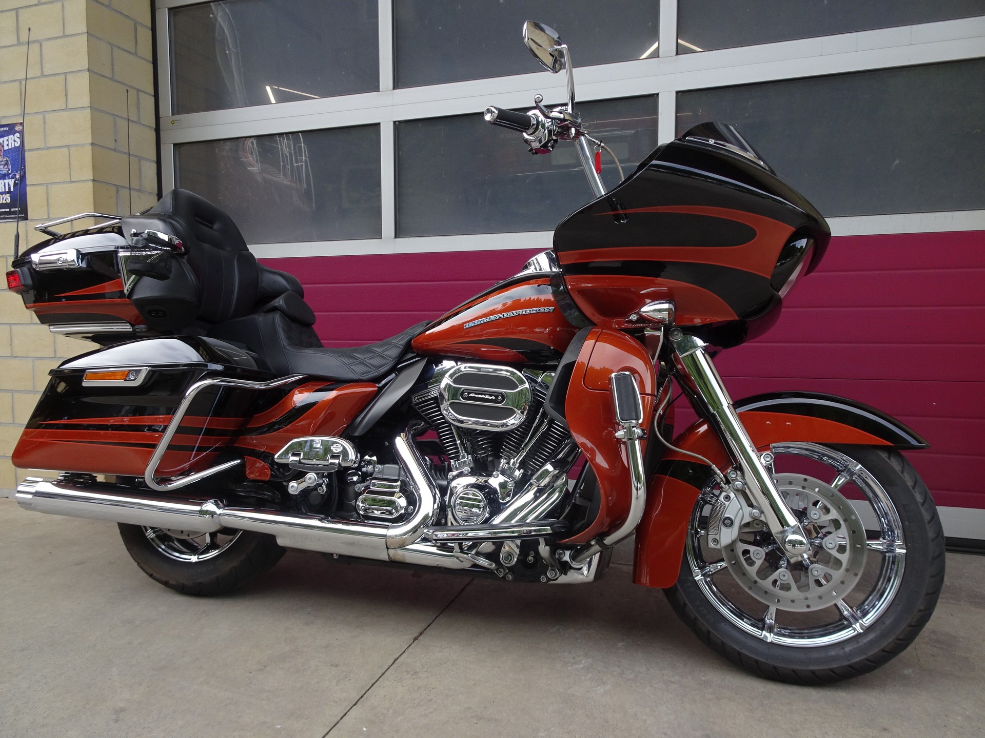 HARLEY-DAVIDSON FLTRUSE Road Glide Ultra ABS CVO-image-10