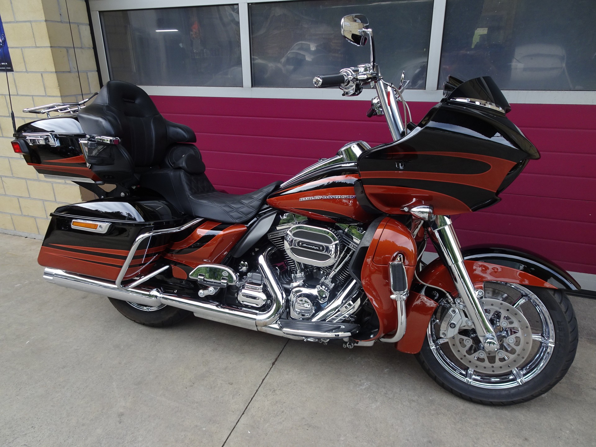HARLEY-DAVIDSON FLTRUSE Road Glide Ultra ABS CVO-image-2
