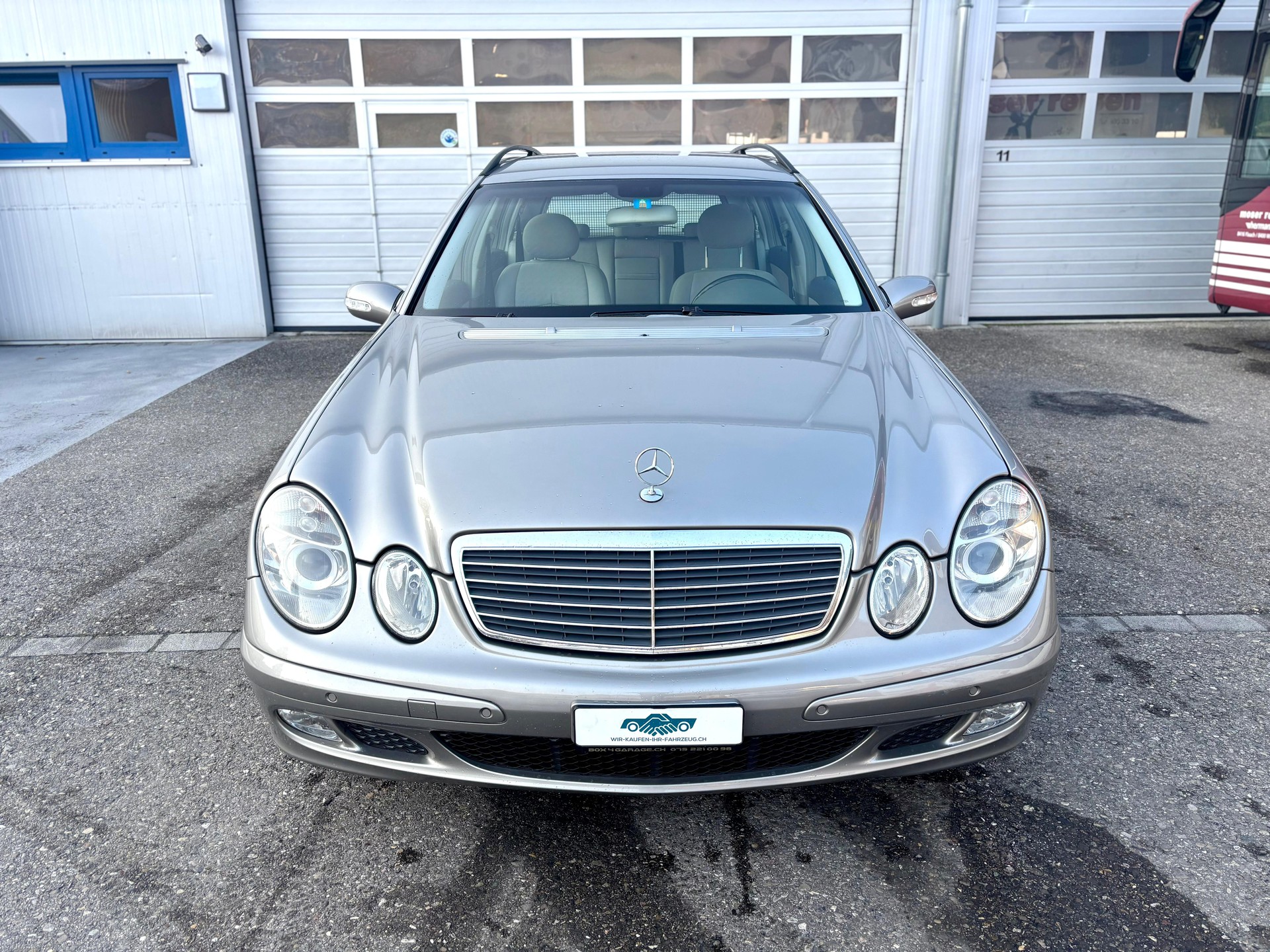 MERCEDES-BENZ E 320 CDI Classic Automatic-showroom-element-1