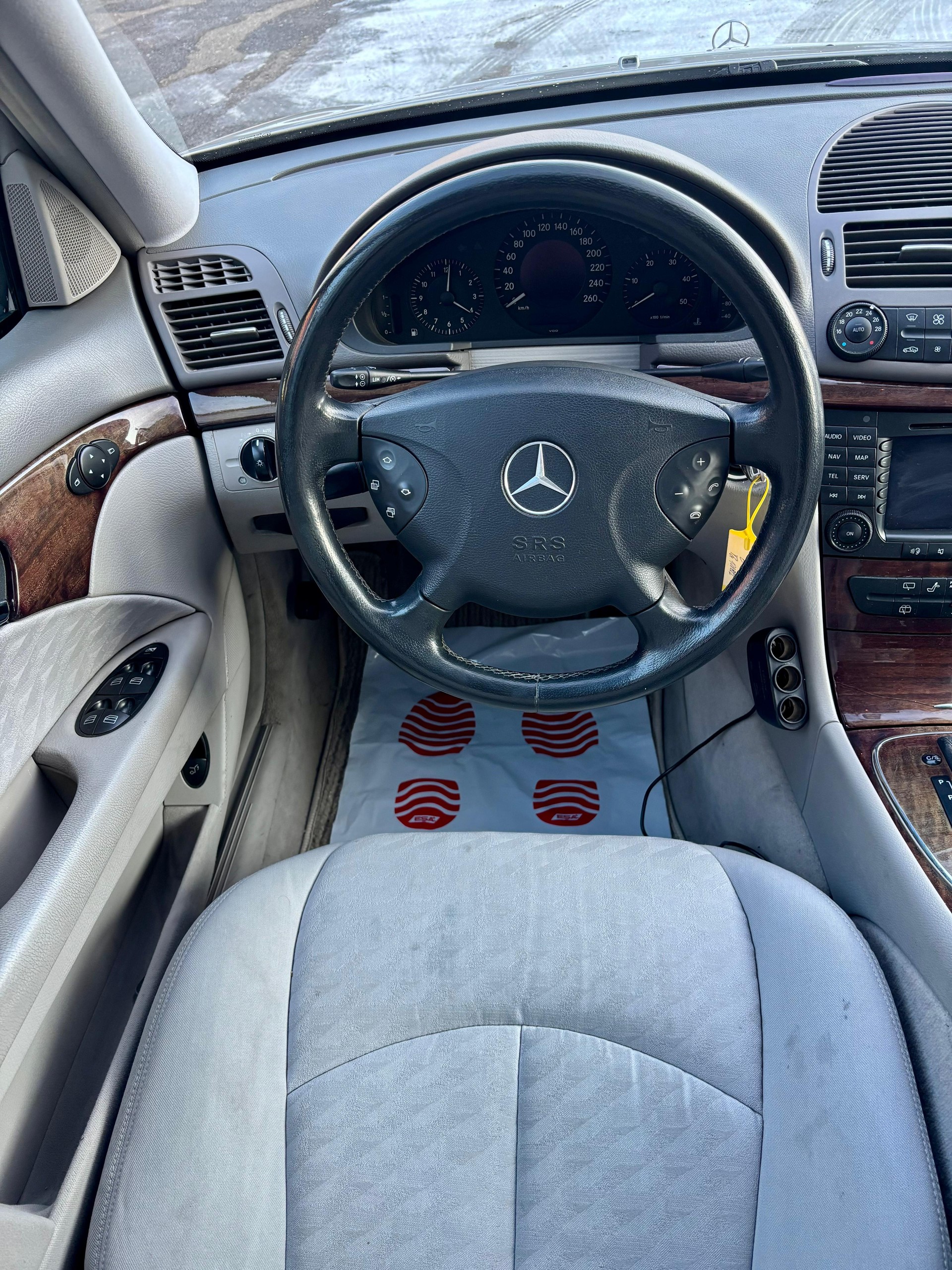 MERCEDES-BENZ E 320 CDI Classic Automatic-image-11
