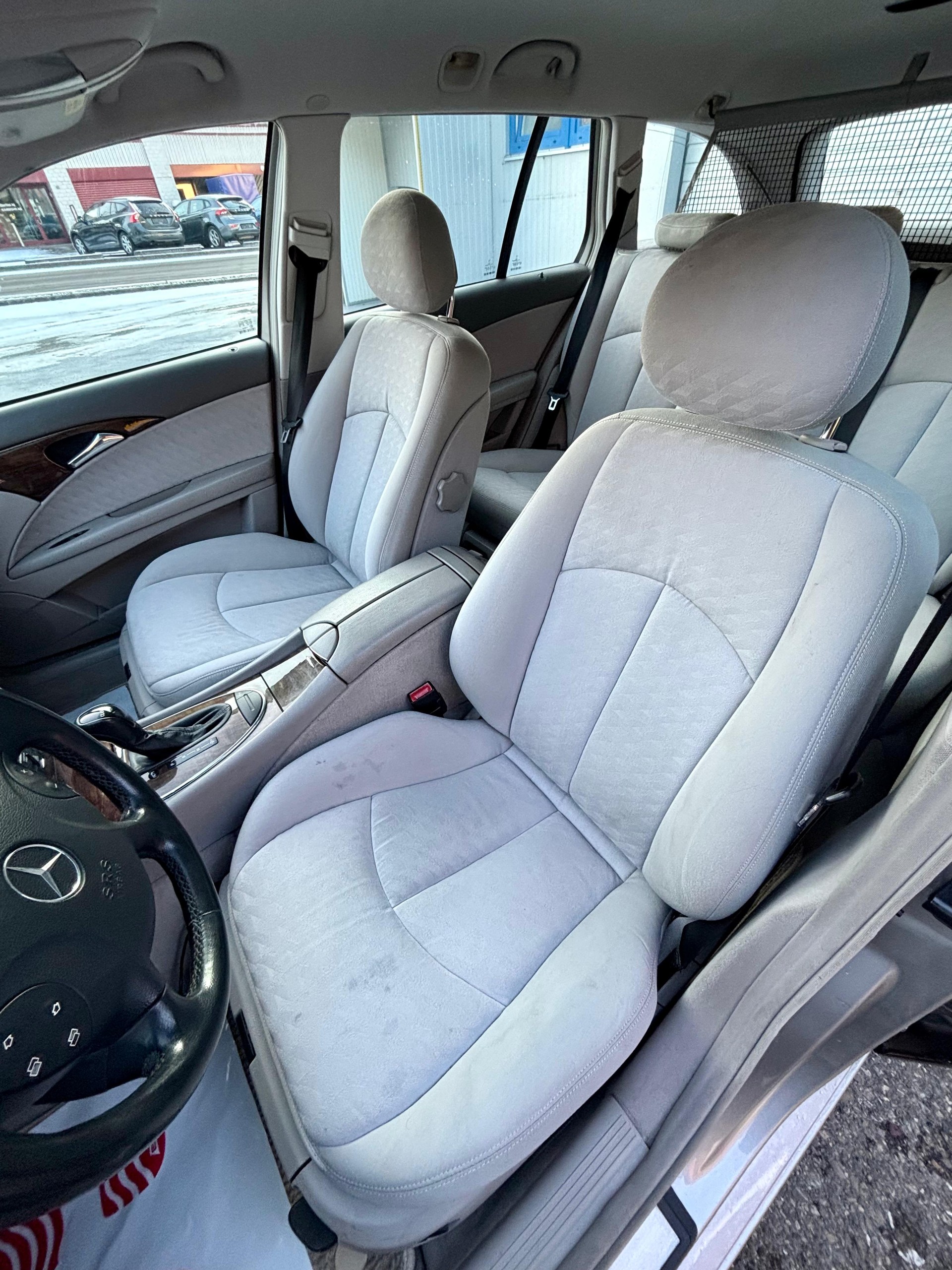 MERCEDES-BENZ E 320 CDI Classic Automatic-image-10