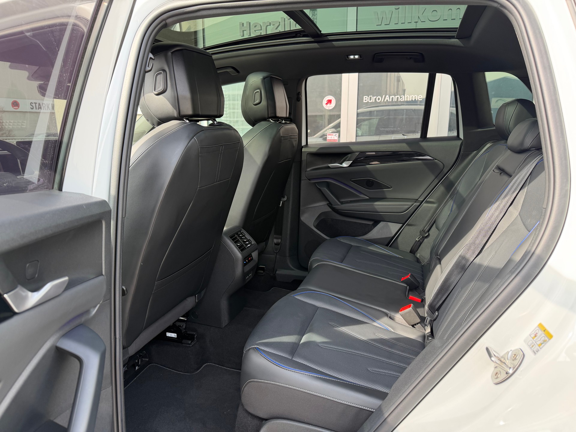VW Tiguan 2.0 TDI SCR R-Line United 4Motion DSG-image-9