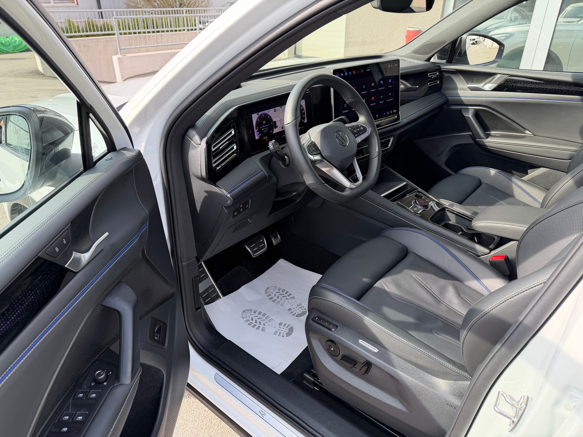 VW Tiguan 2.0 TDI SCR R-Line United 4Motion DSG-image-6