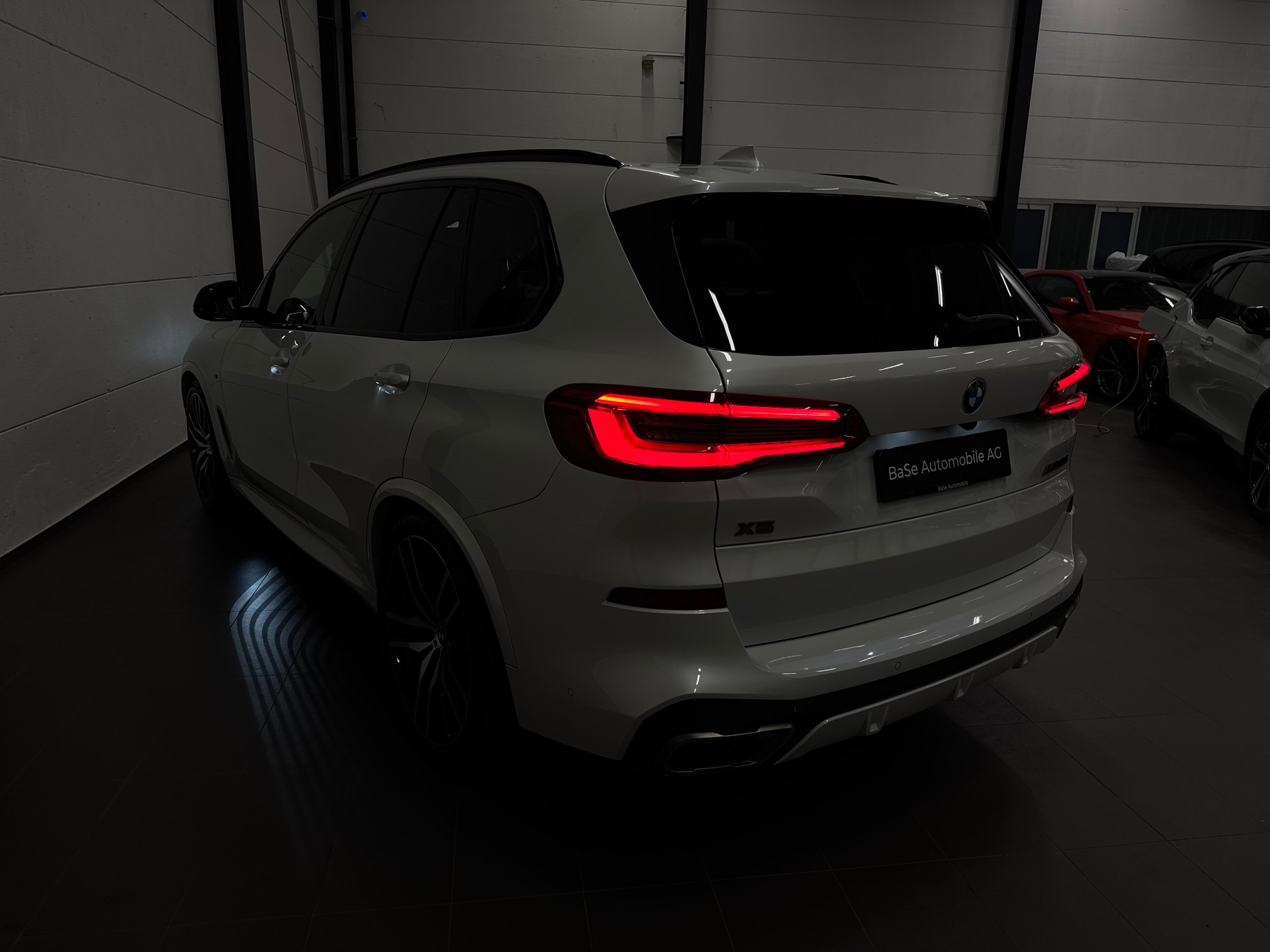 BMW X5 xDrive M50i Steptronic-image-15