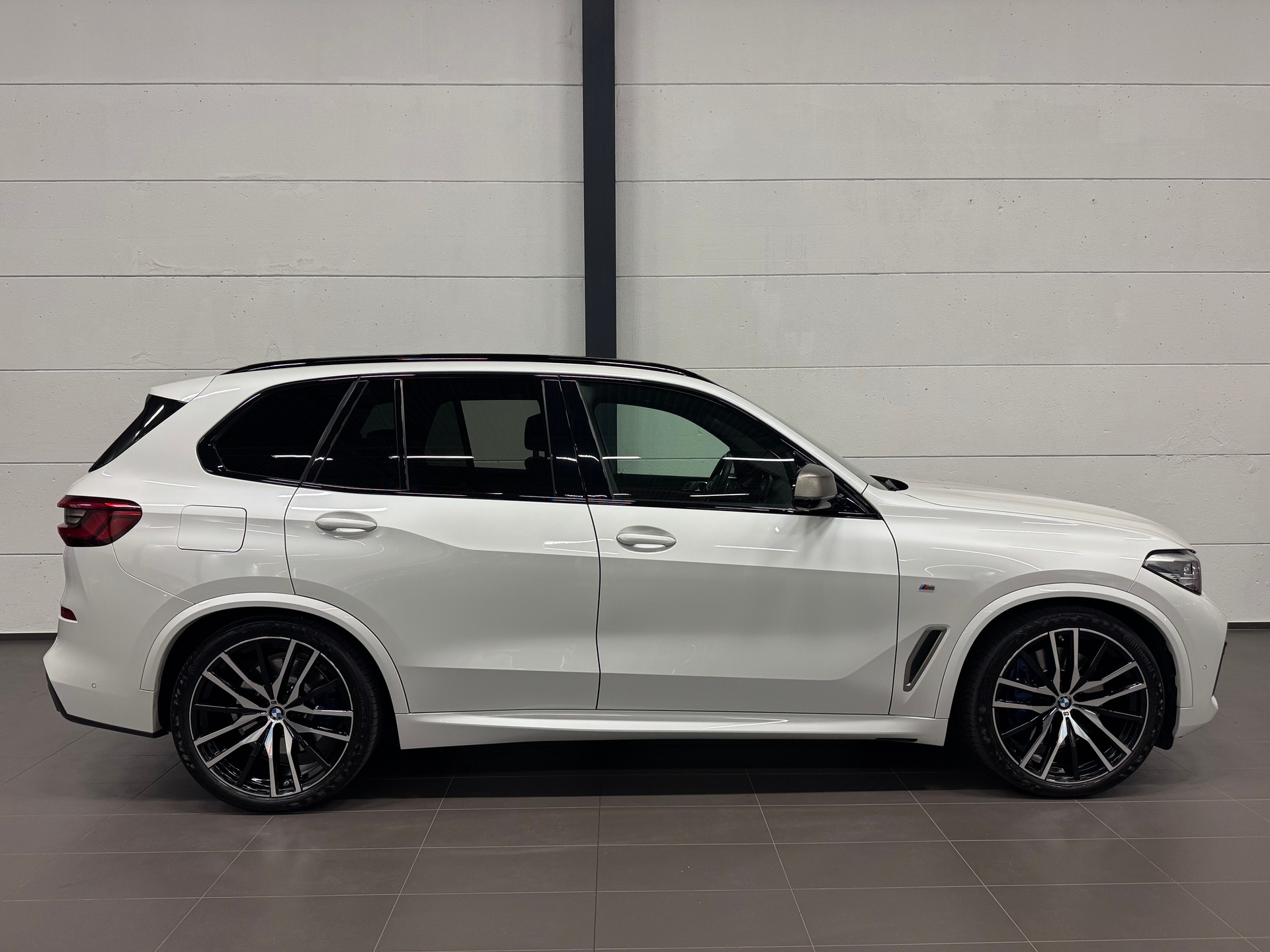 BMW X5 xDrive M50i Steptronic-image-9