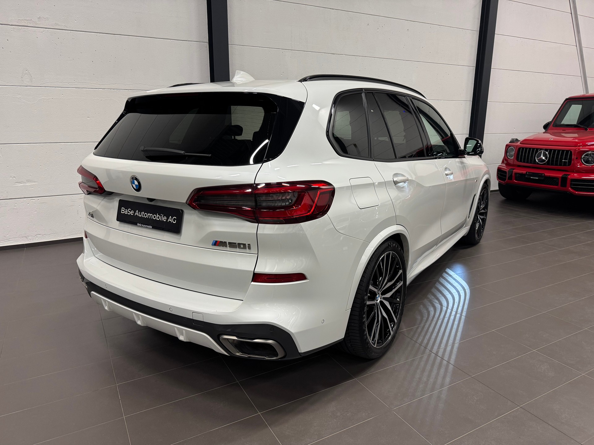BMW X5 xDrive M50i Steptronic-image-12