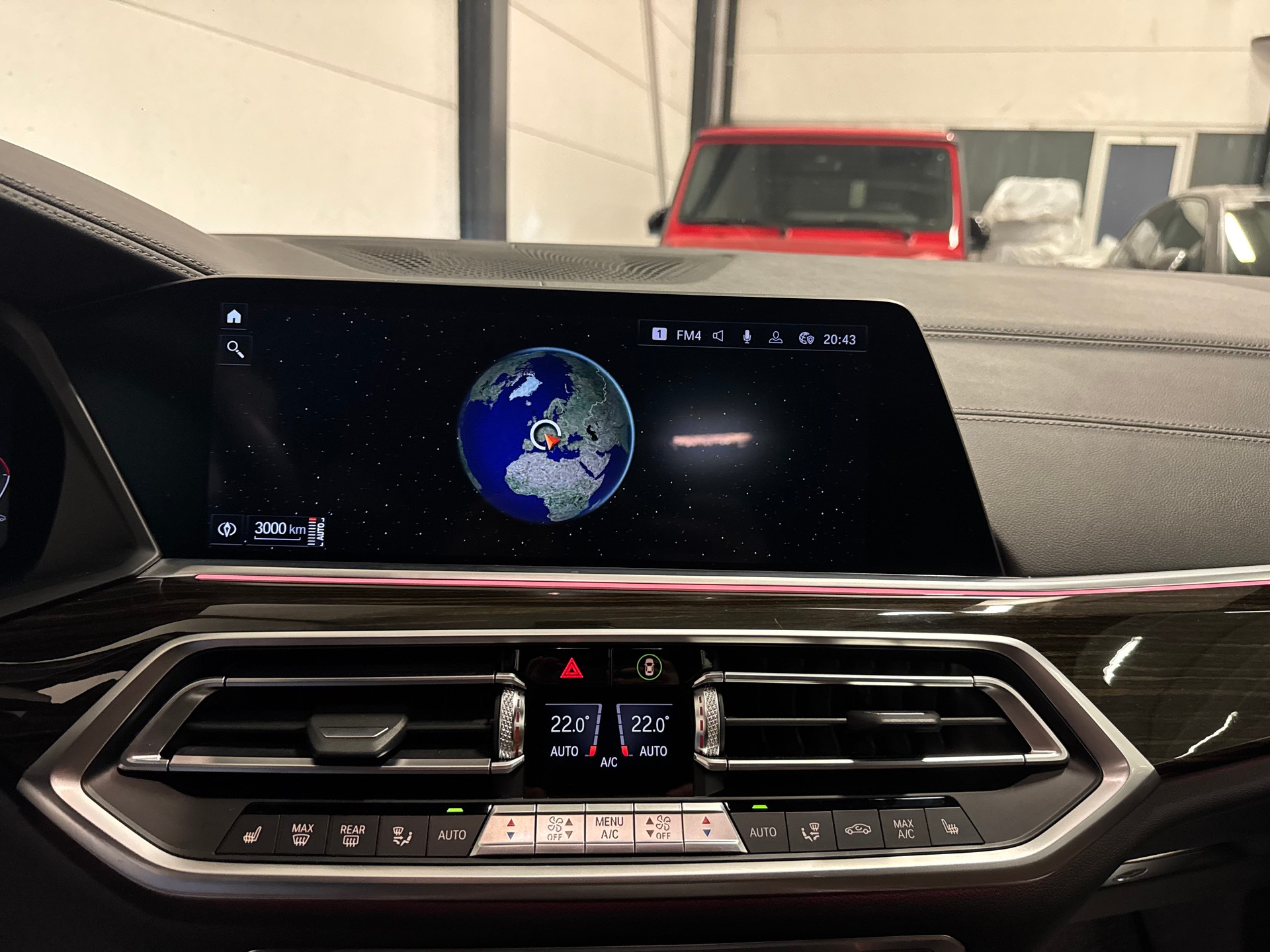 BMW X5 xDrive M50i Steptronic-image-25