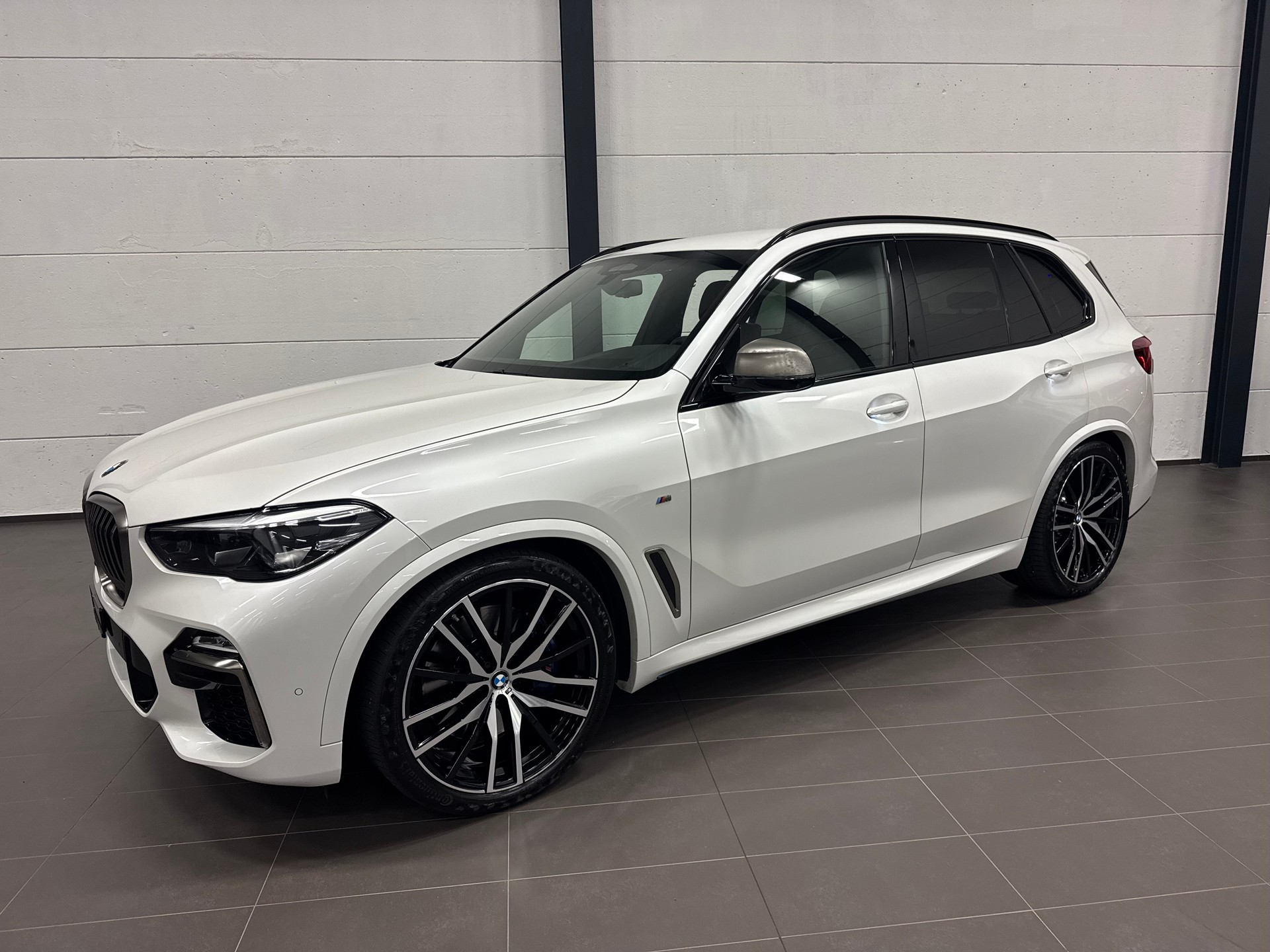 BMW X5 xDrive M50i Steptronic-showroom-element-2
