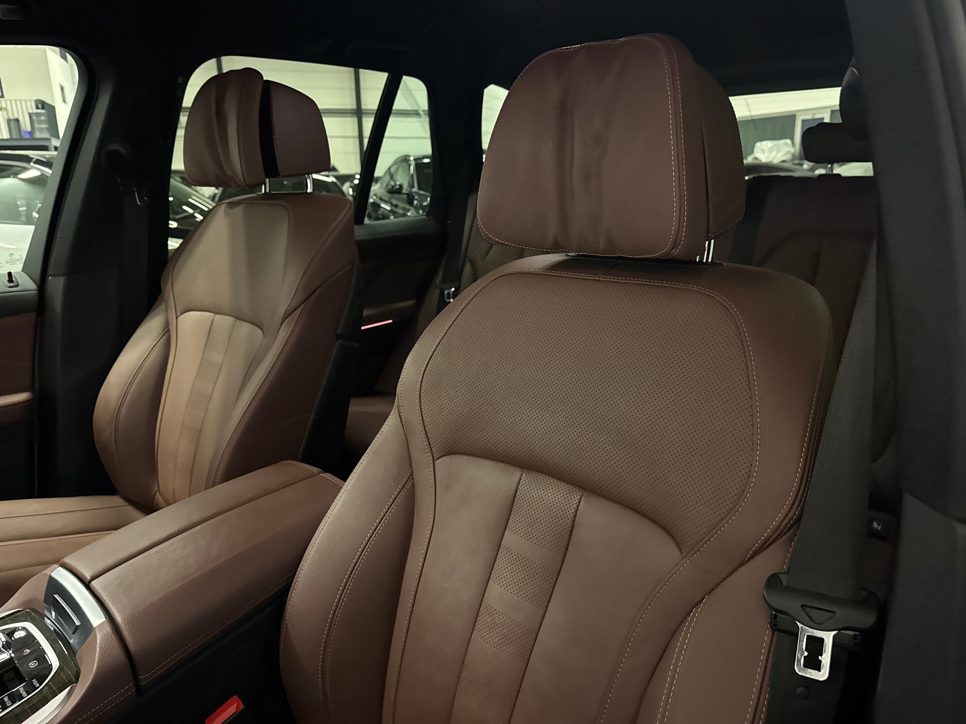 BMW X5 xDrive M50i Steptronic-image-18
