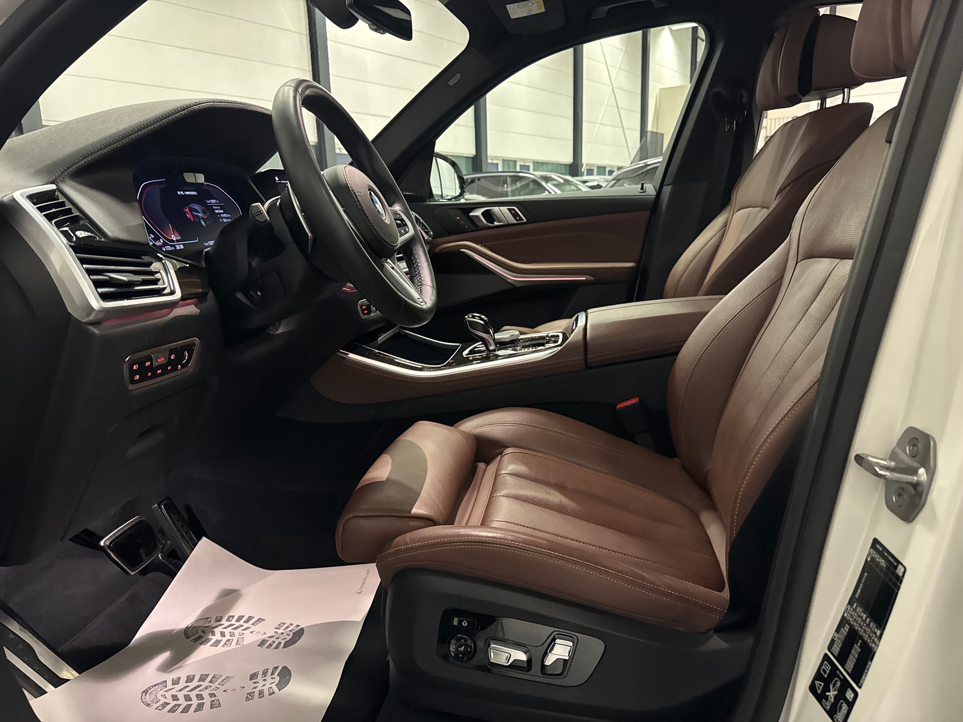 BMW X5 xDrive M50i Steptronic-image-17