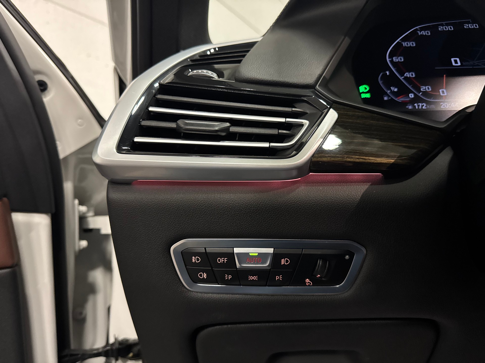 BMW X5 xDrive M50i Steptronic-image-30