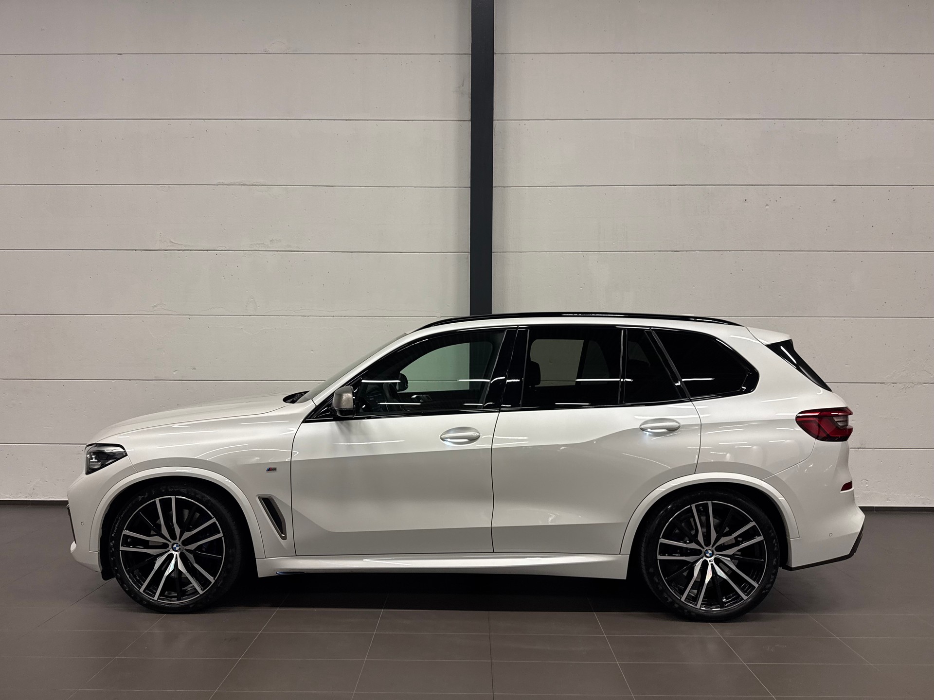 BMW X5 xDrive M50i Steptronic-image-8