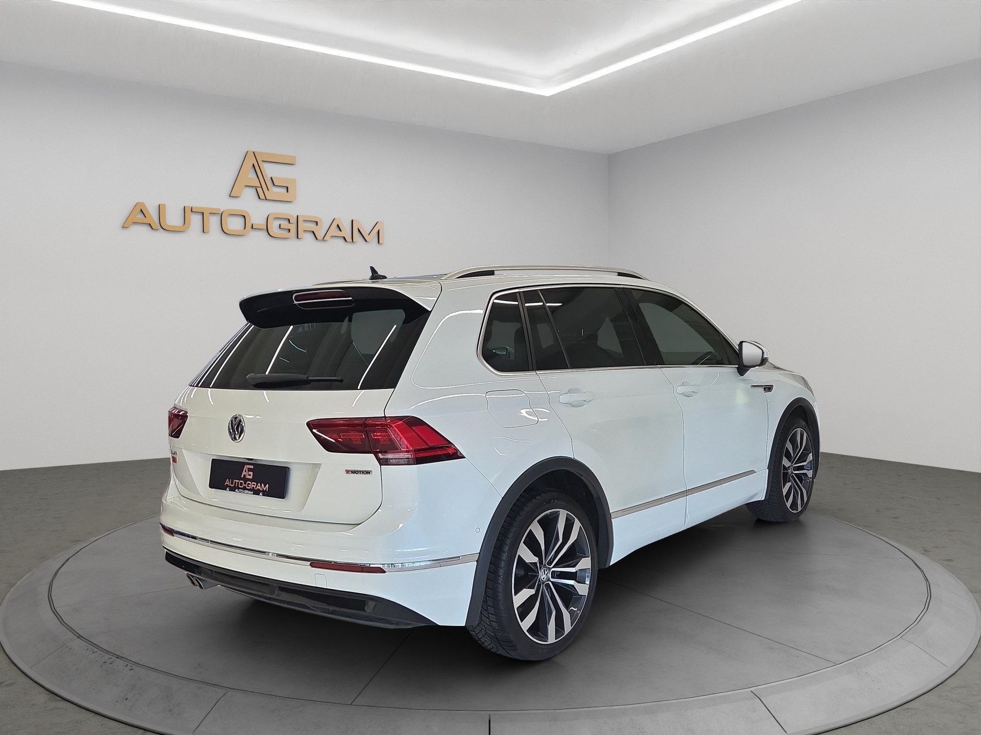VW Tiguan 2.0TSI Highline 4Motion DSG-image-4