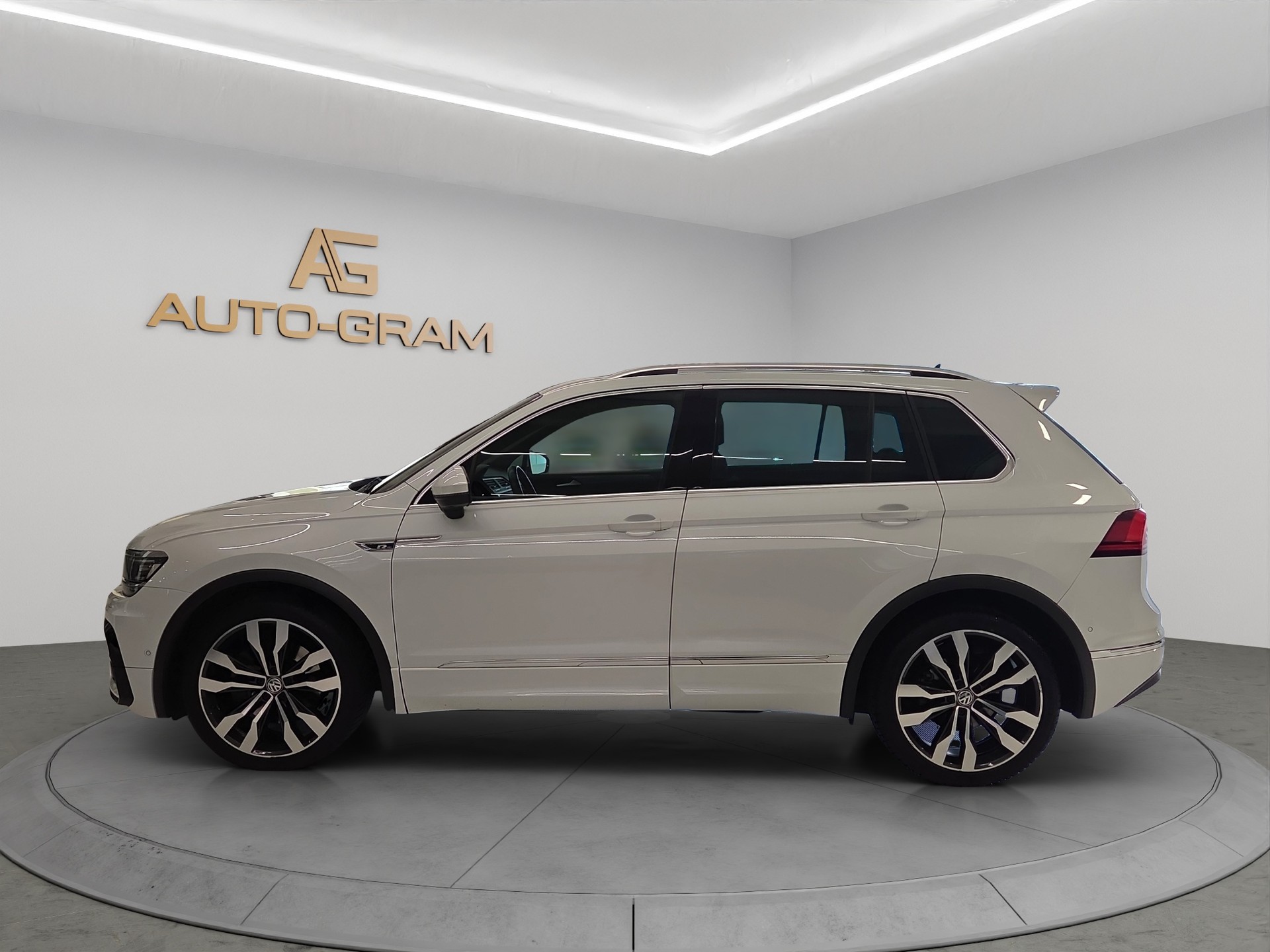VW Tiguan 2.0TSI Highline 4Motion DSG-showroom-element-1