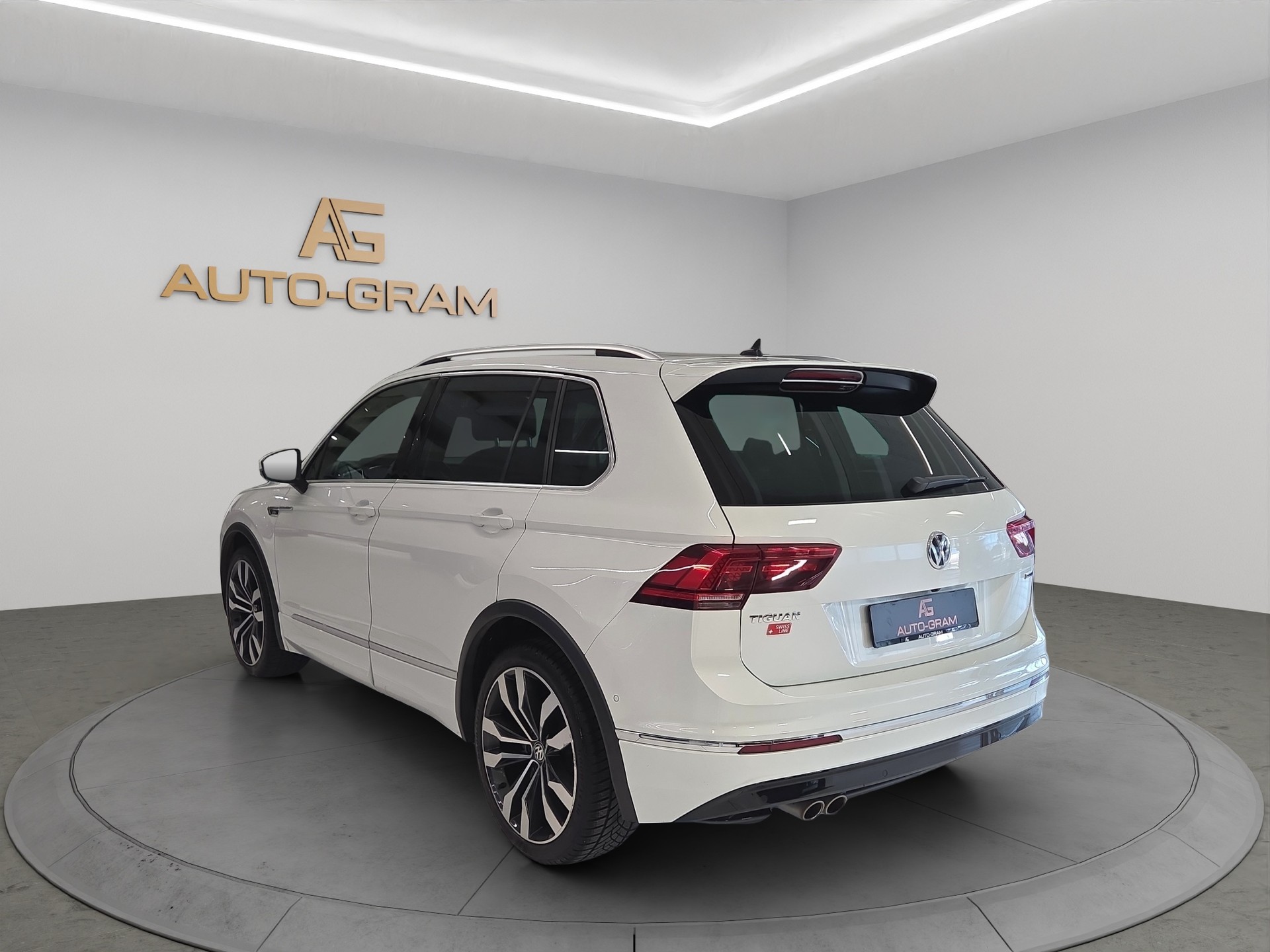 VW Tiguan 2.0TSI Highline 4Motion DSG-showroom-element-2