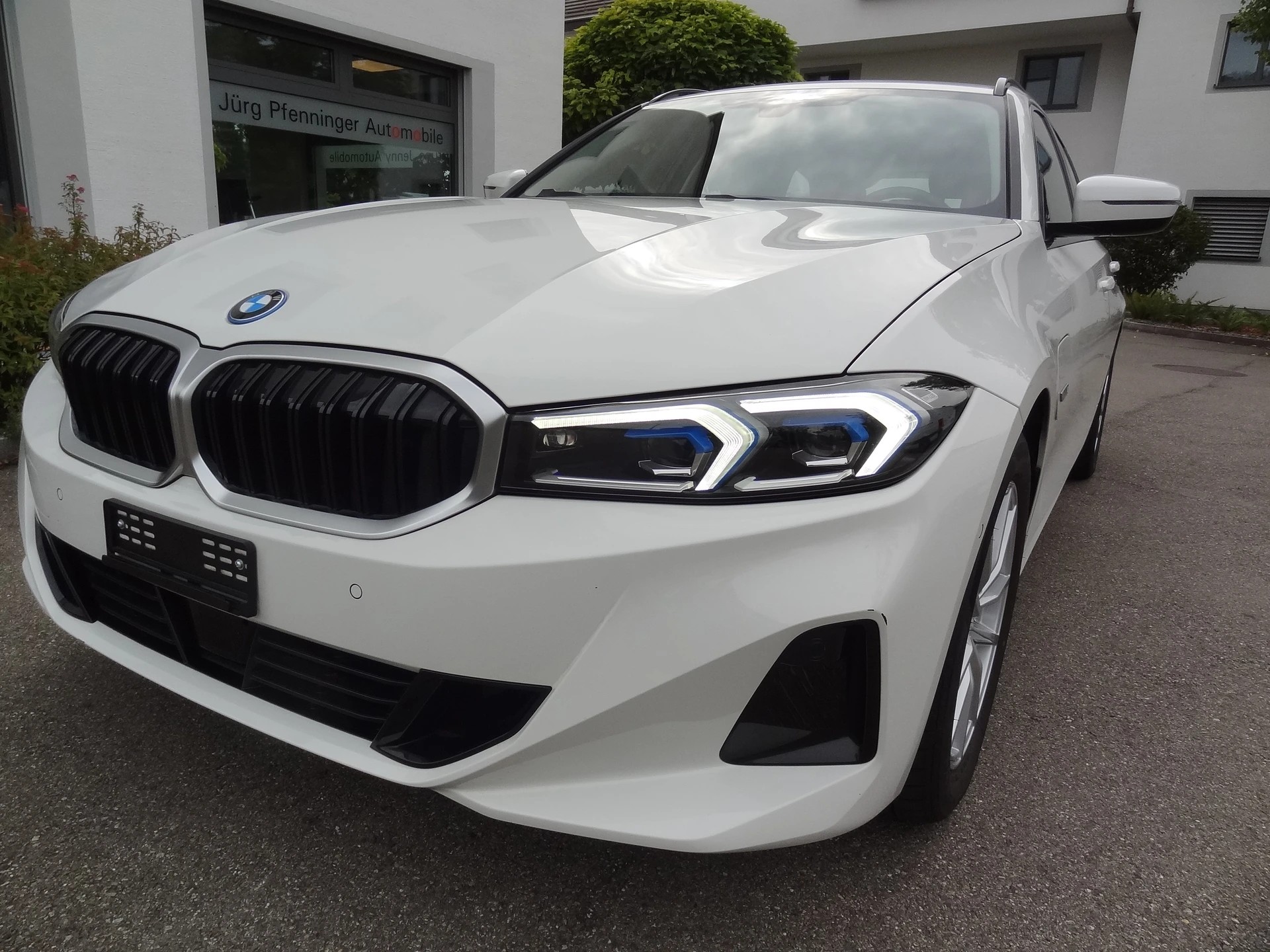 BMW 330e x DriveTouring Steptronic