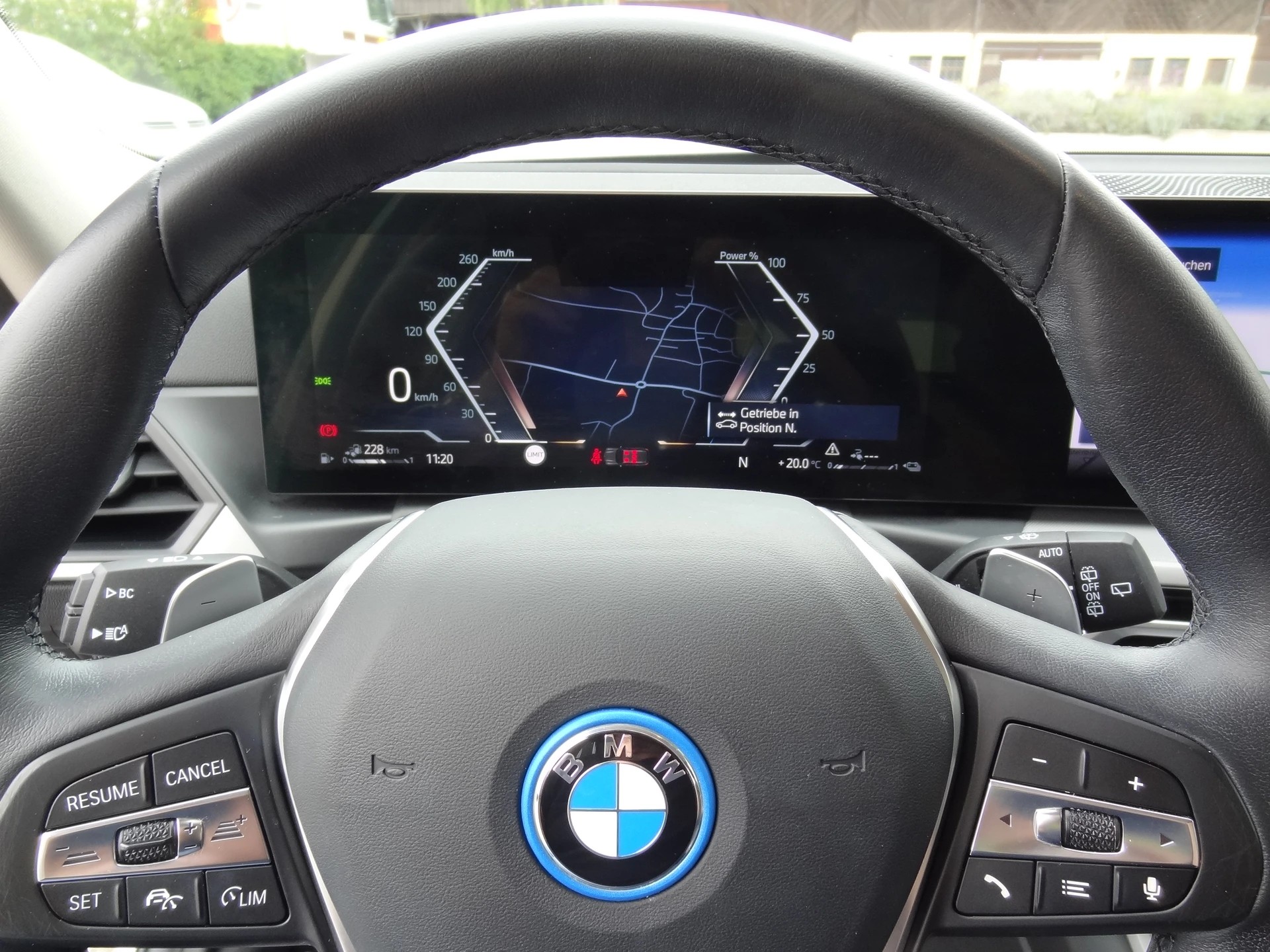 BMW 330e x DriveTouring Steptronic-image-6