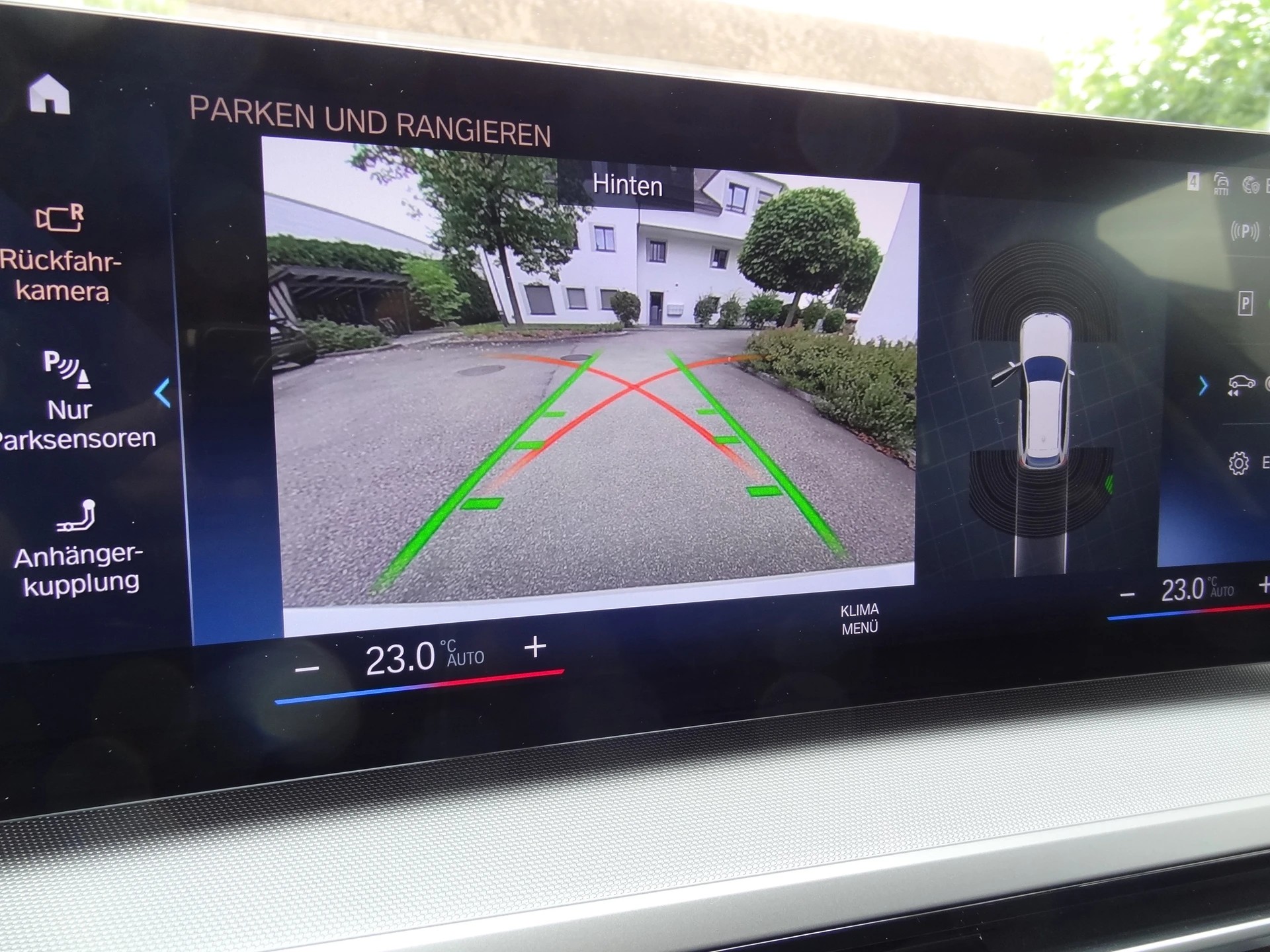 BMW 330e x DriveTouring Steptronic-image-8