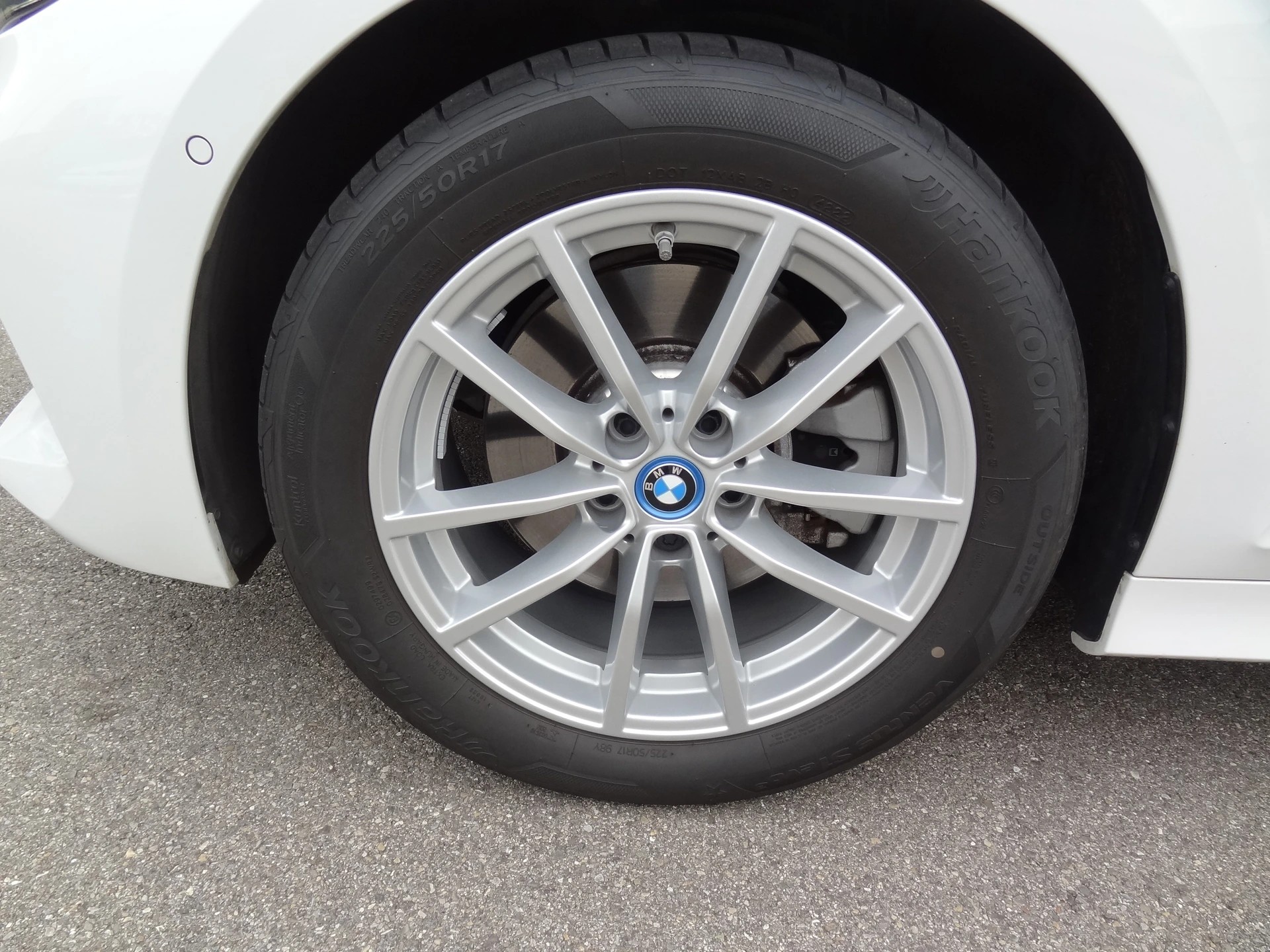 BMW 330e x DriveTouring Steptronic-showroom-element-3