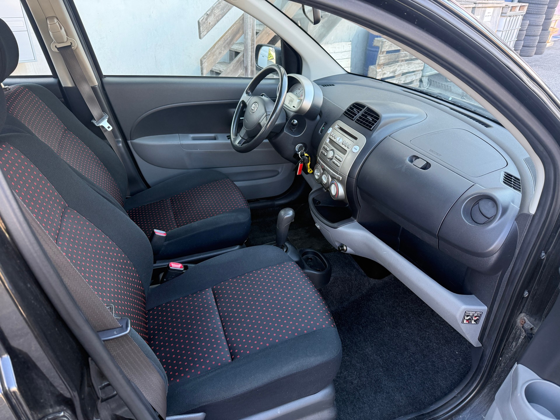 DAIHATSU Sirion 1.3 S Custom 4WD Automatic-image-8