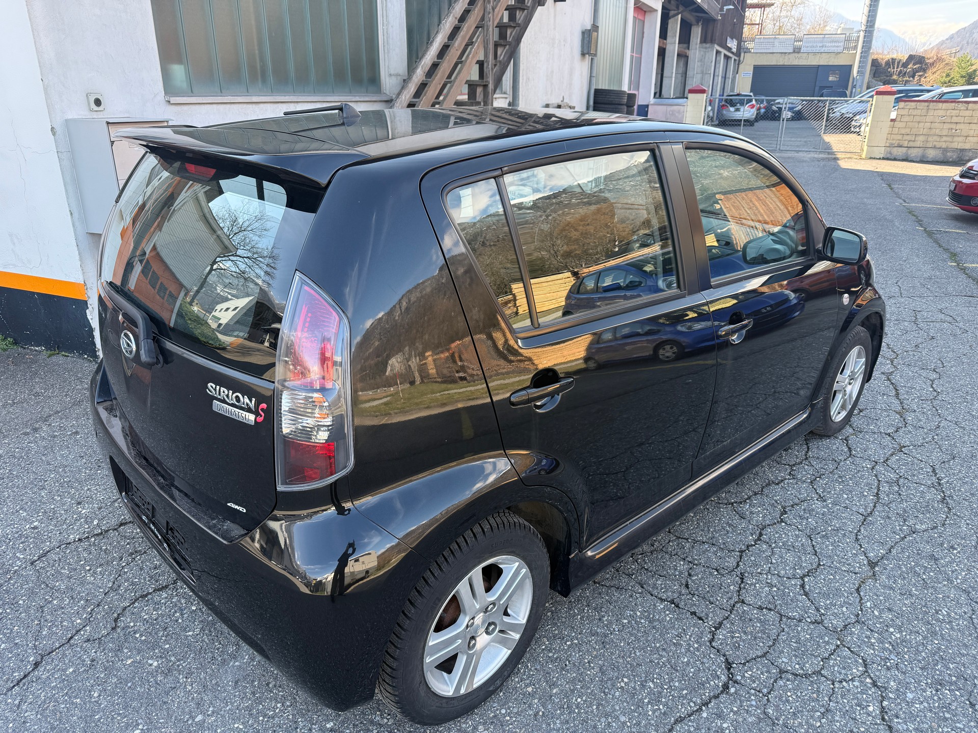 DAIHATSU Sirion 1.3 S Custom 4WD Automatic-image-3