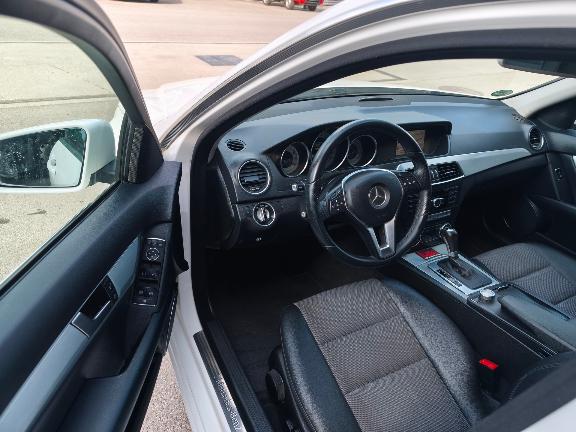 MERCEDES-BENZ C 180 Elégance 7G-Tronic-image-9
