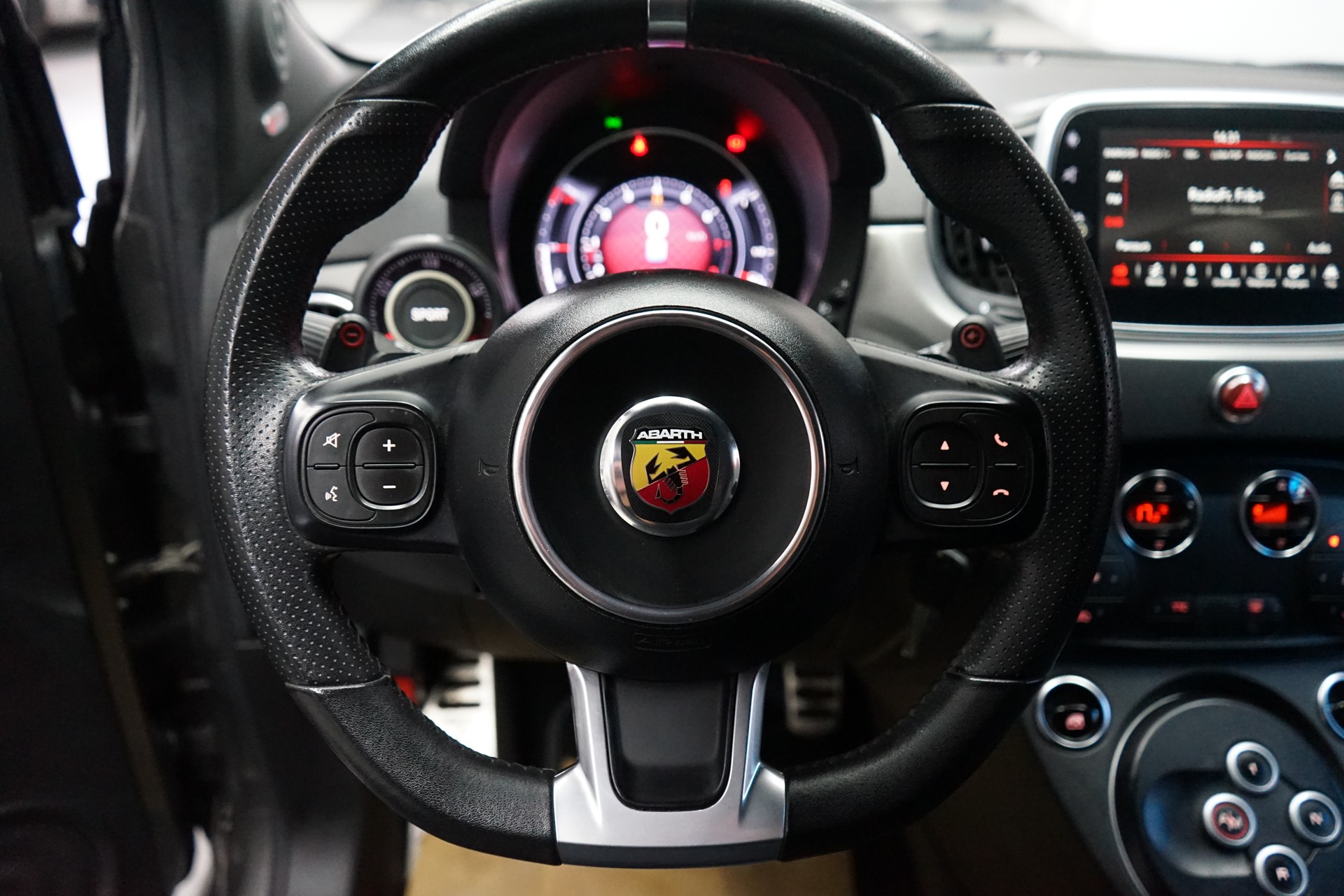 FIAT 595C 1.4 16V Turbo Abarth Turismo Dualogic-image-6