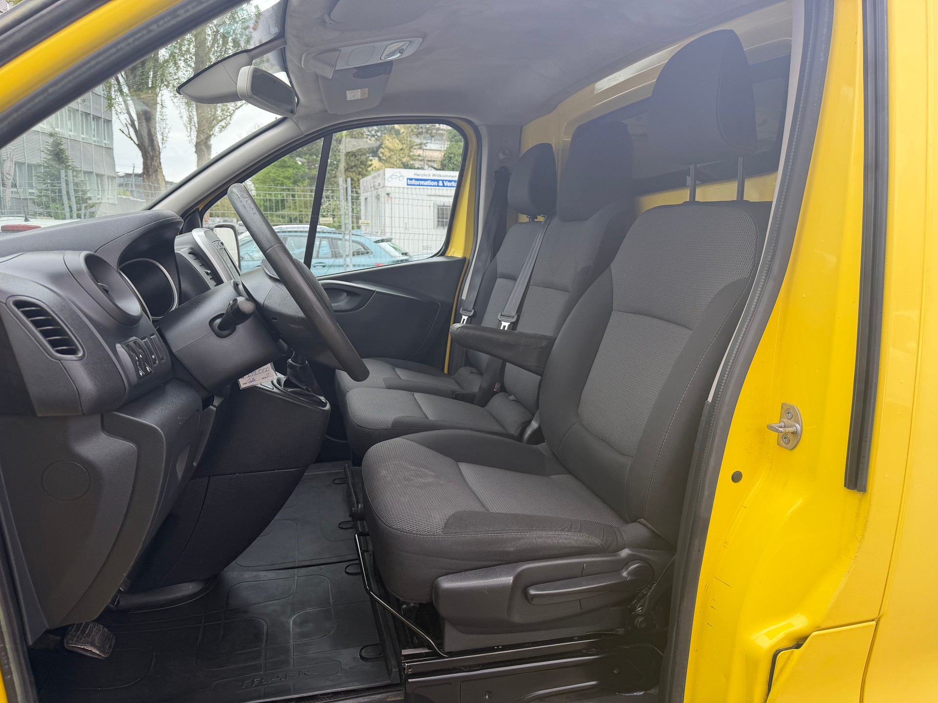 RENAULT Trafic 2.0 ENERGY dCi145 3.0t Business L2H1 ** Navi * LED * Klimaanlage * Tempomat * PDC H * RF-Kamera * Ab MFK-image-3