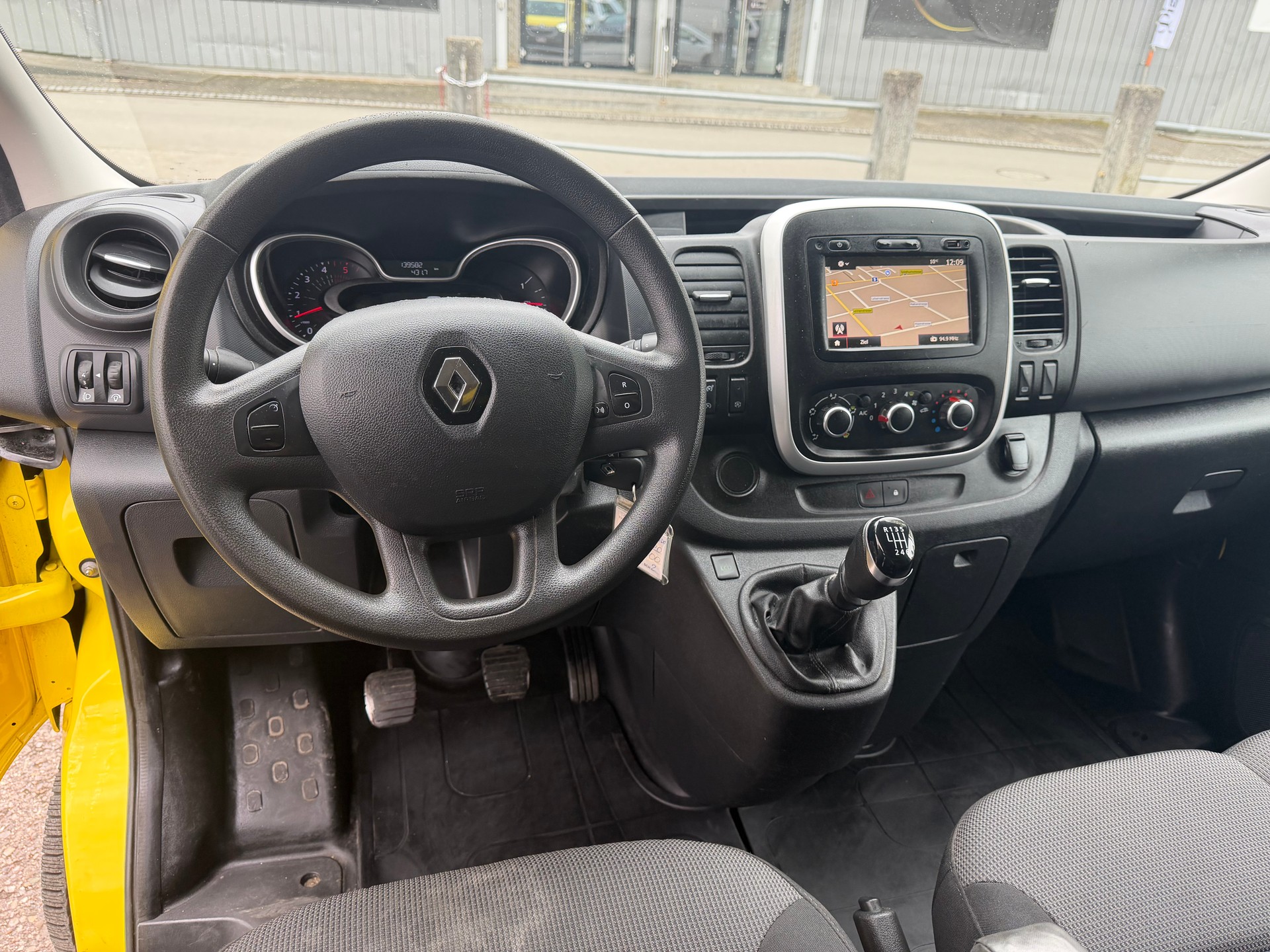 RENAULT Trafic 2.0 ENERGY dCi145 3.0t Business L2H1 ** Navi * LED * Klimaanlage * Tempomat * PDC H * RF-Kamera * Ab MFK-image-2