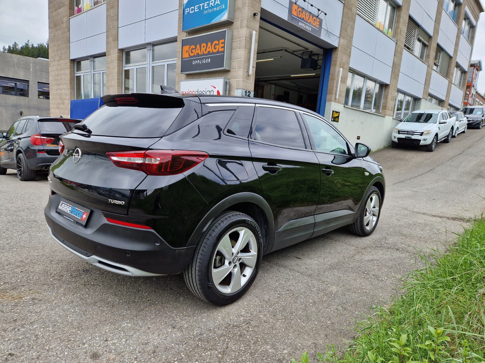 OPEL Grandland X 1.2i TP Ultimate Automatik-showroom-element-3
