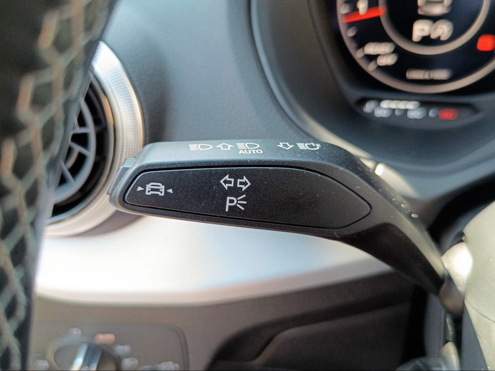 AUDI Q2 40 TFSI S line Attraction quattro S-tronic-image-13