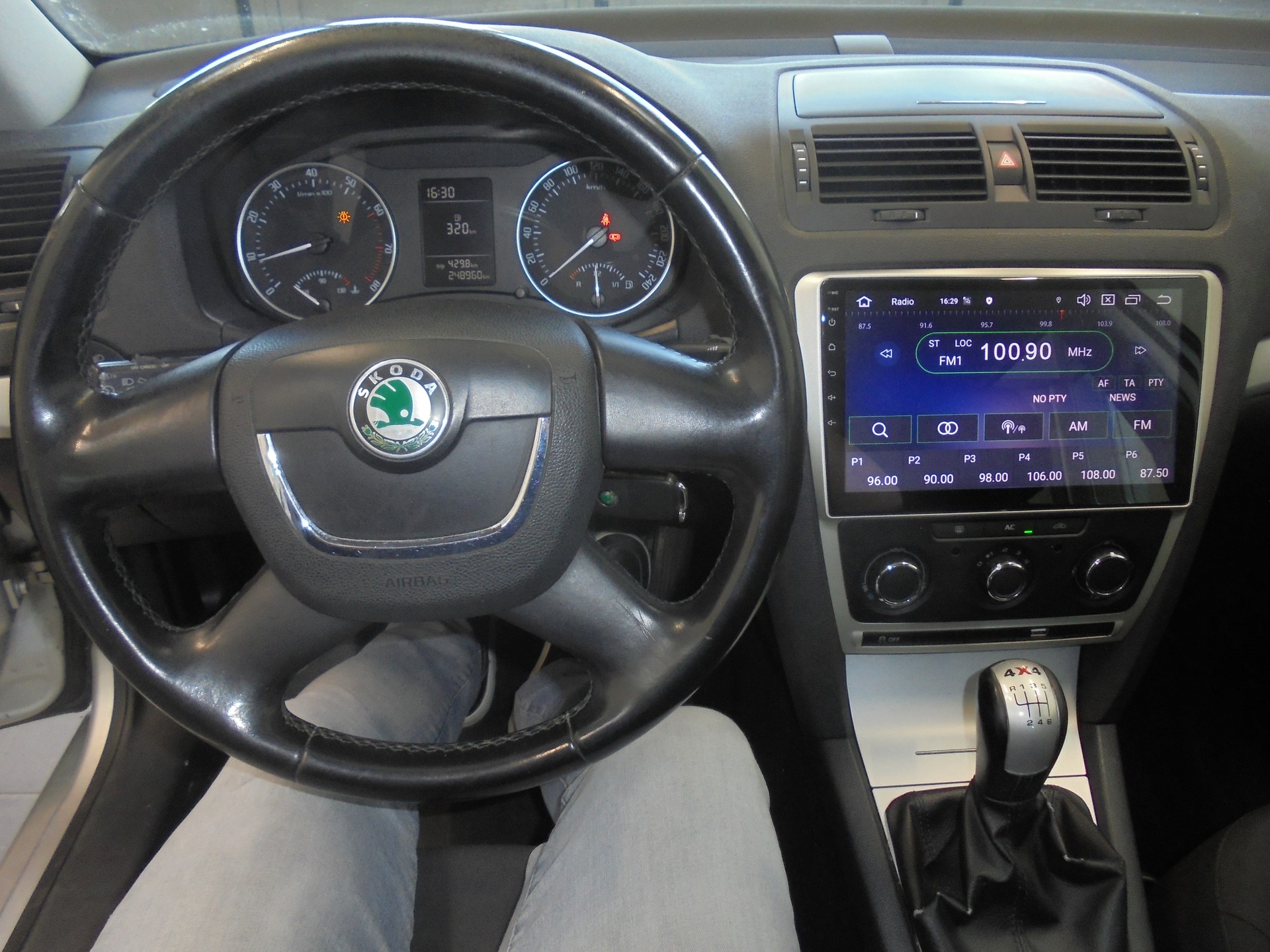 SKODA Octavia Combi 1.8 TSI Adventure 4x4-image-5