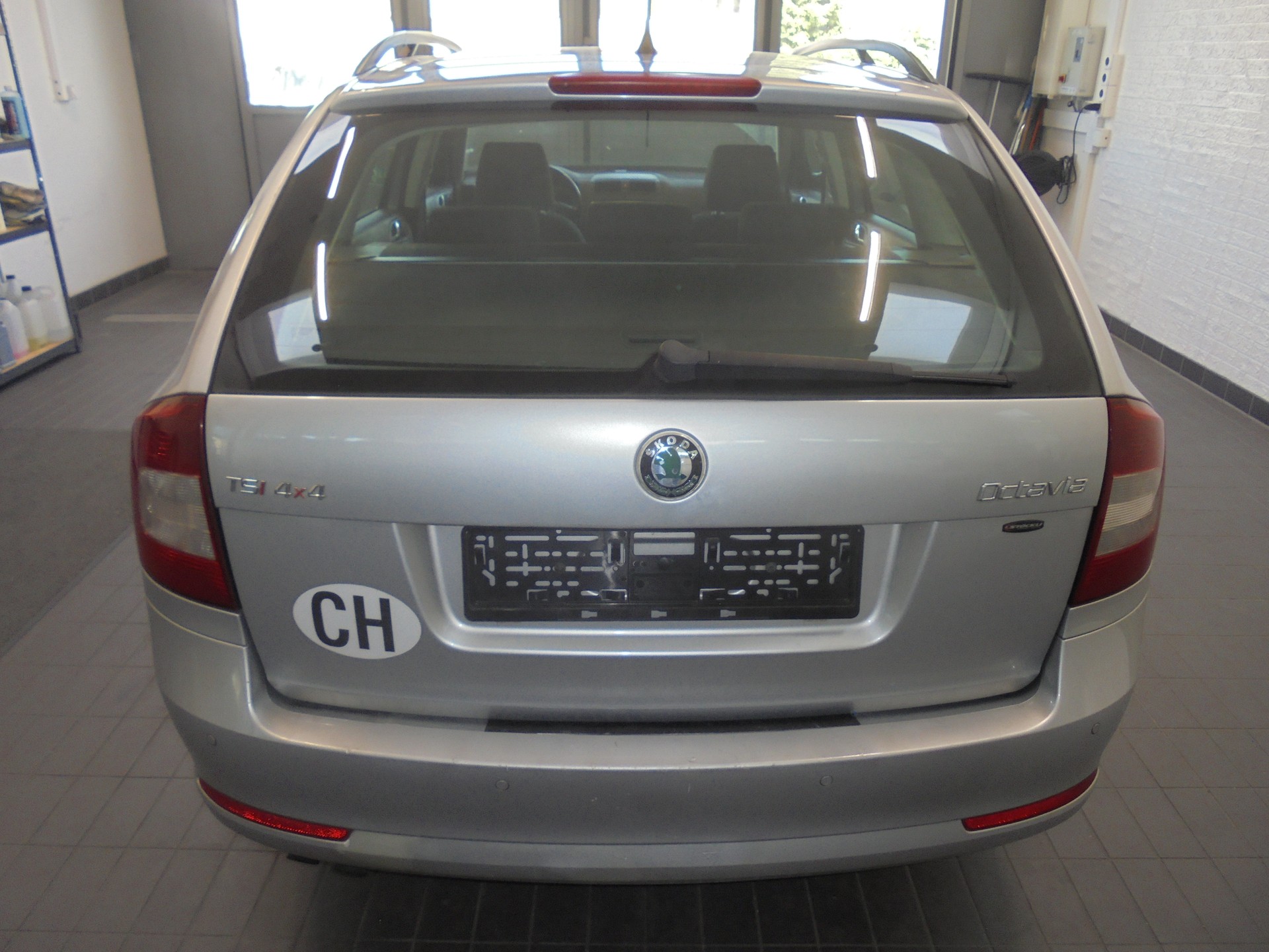 SKODA Octavia Combi 1.8 TSI Adventure 4x4-image-3