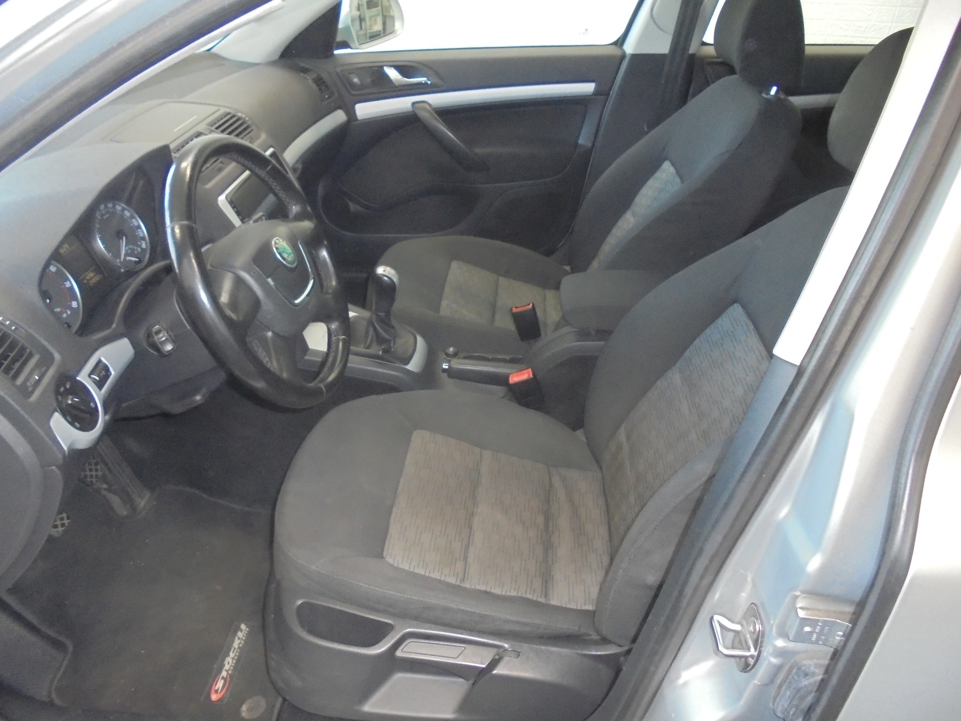 SKODA Octavia Combi 1.8 TSI Adventure 4x4-image-4