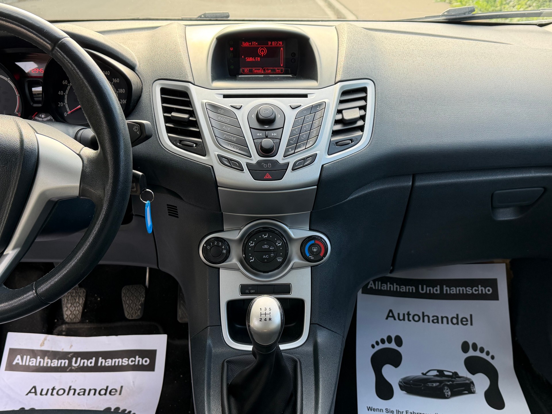 FORD Fiesta 1.6 16V TDCi ECOn. II Titanium Start/Stop-image-11