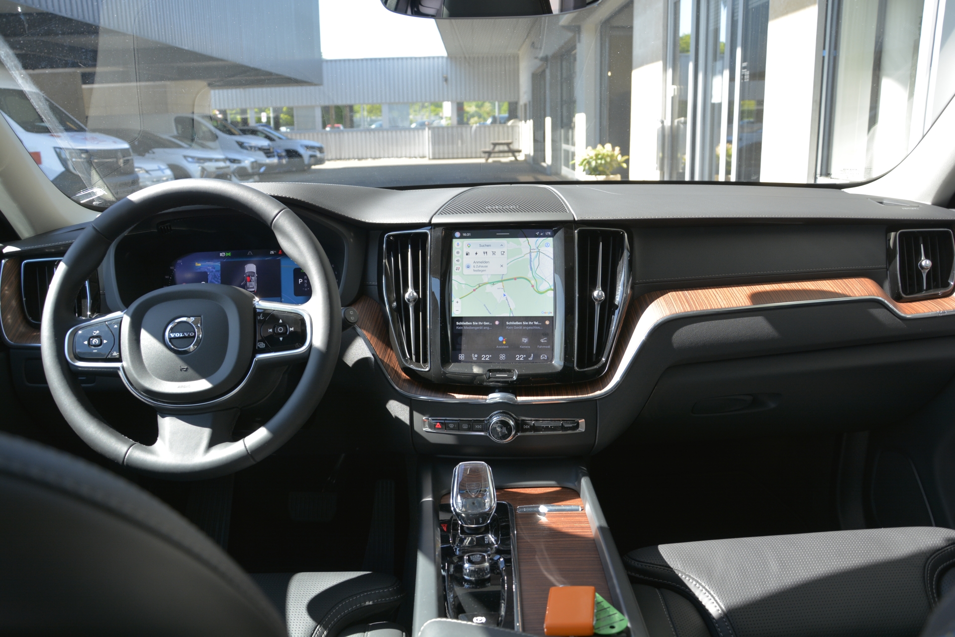 VOLVO XC60 2.0 T8 TE XCENTRIC eAWD *Anhängerkupplung*-image-5