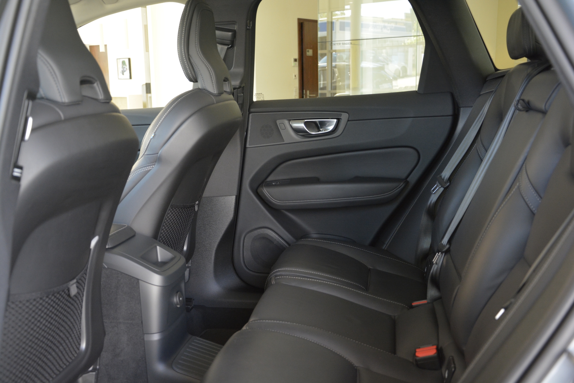 VOLVO XC60 2.0 T8 TE XCENTRIC eAWD *Anhängerkupplung*-image-12
