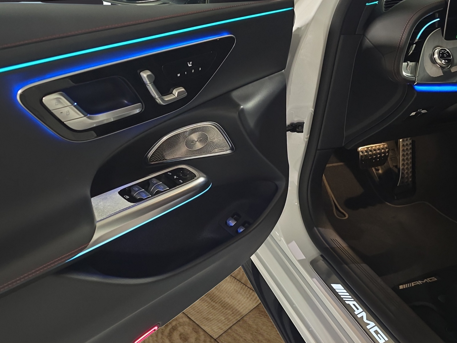 MERCEDES-BENZ E 53 Hybrid T 4Matic+ 9G-Tronic-image-21