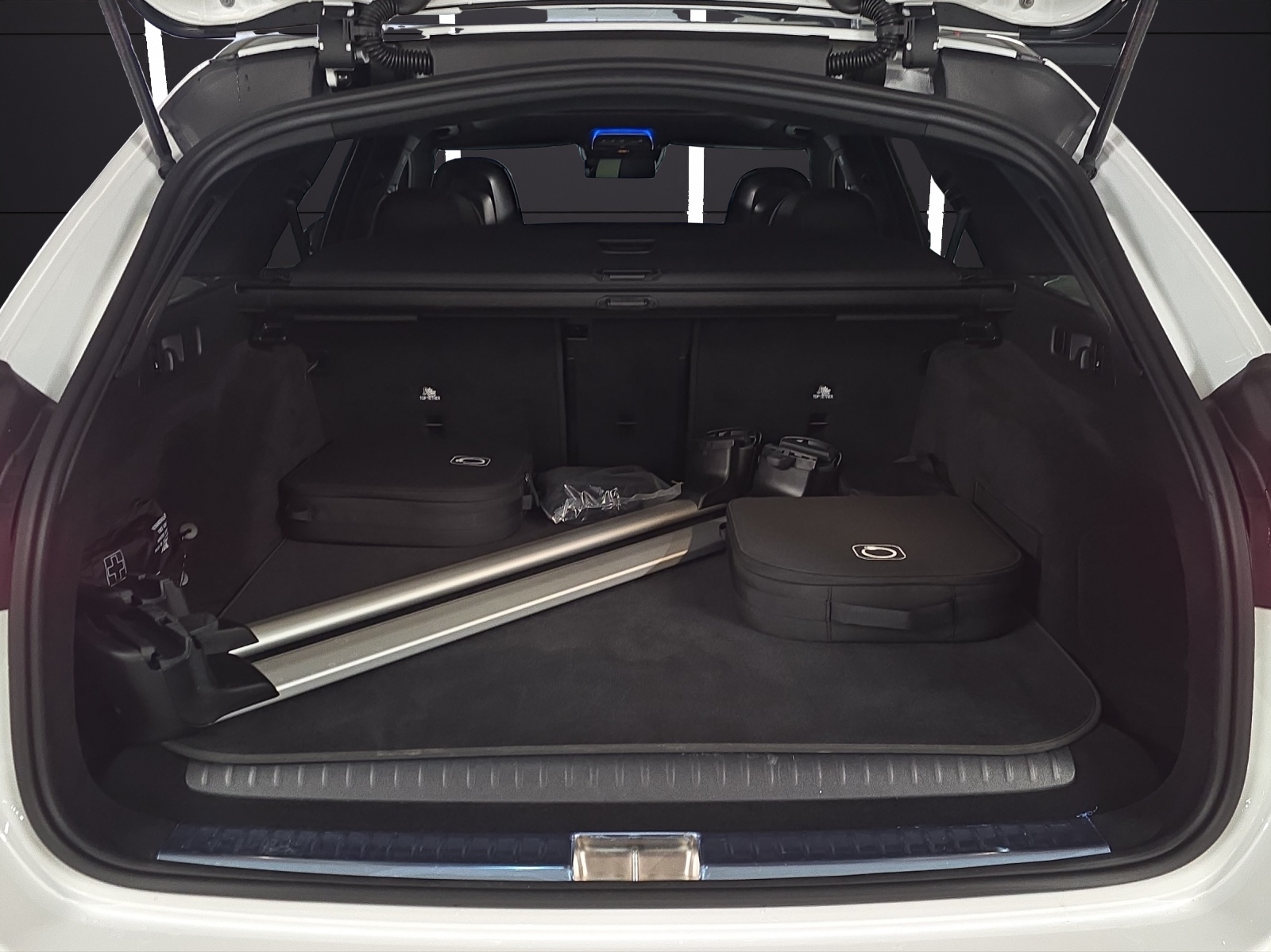 MERCEDES-BENZ E 53 Hybrid T 4Matic+ 9G-Tronic-image-25